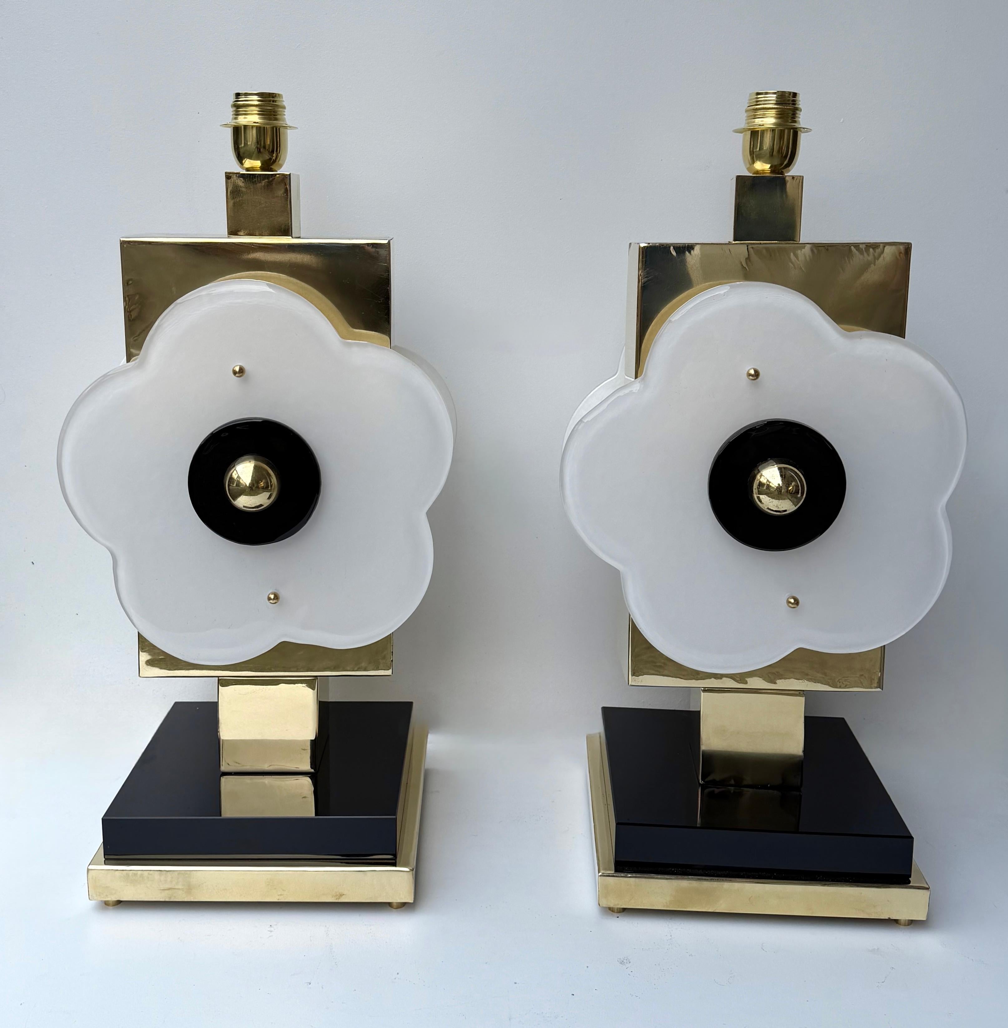 Pareja Contemporánea de Lámparas Grandes Flores de Latón y Cristal de Murano, Italia en Bueno estado para la venta en SAINT-OUEN, FR