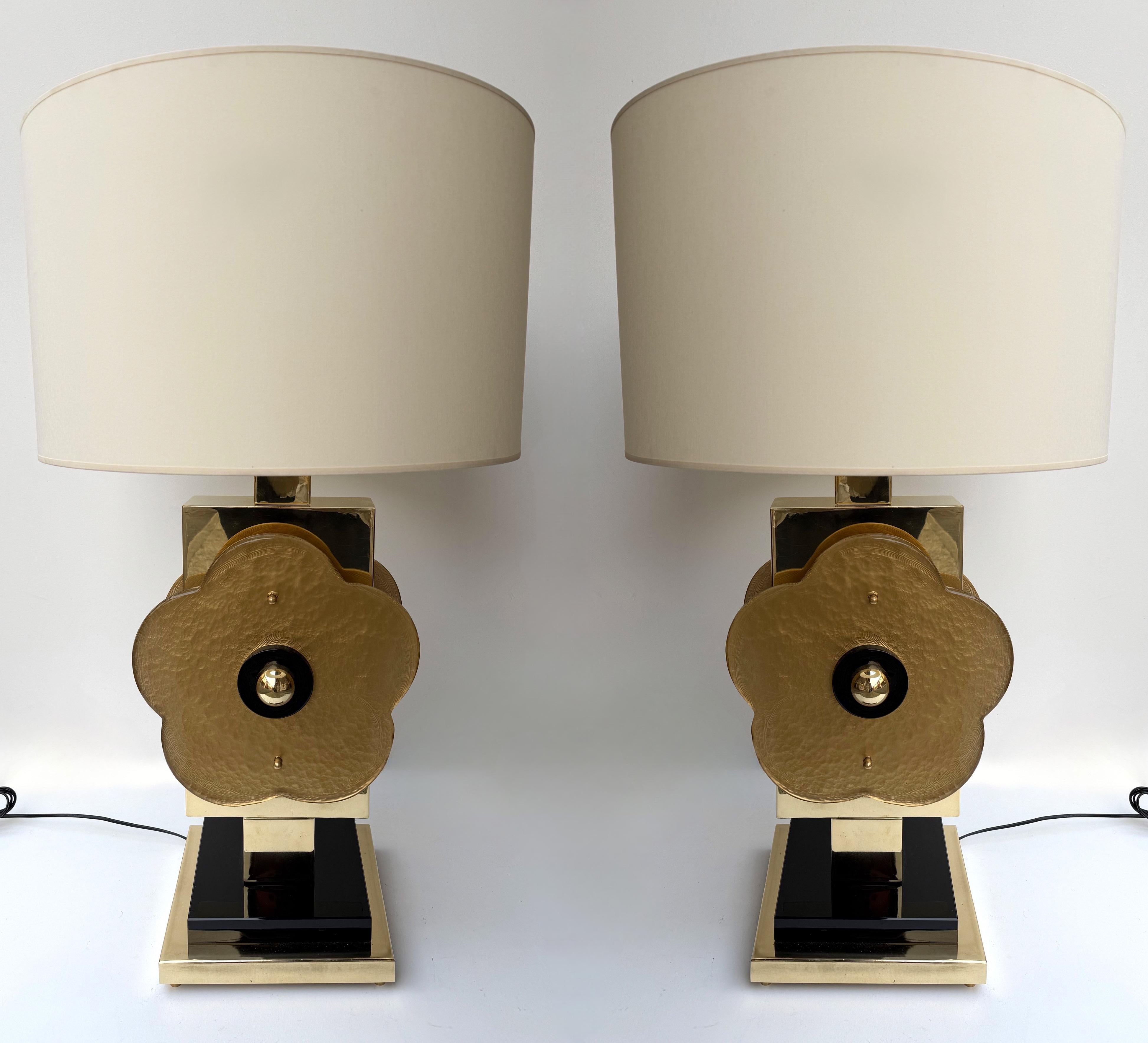 Pareja Contemporánea de Lámparas de Latón y Cristal de Murano Grandes Flores Doradas, Italia en venta 7