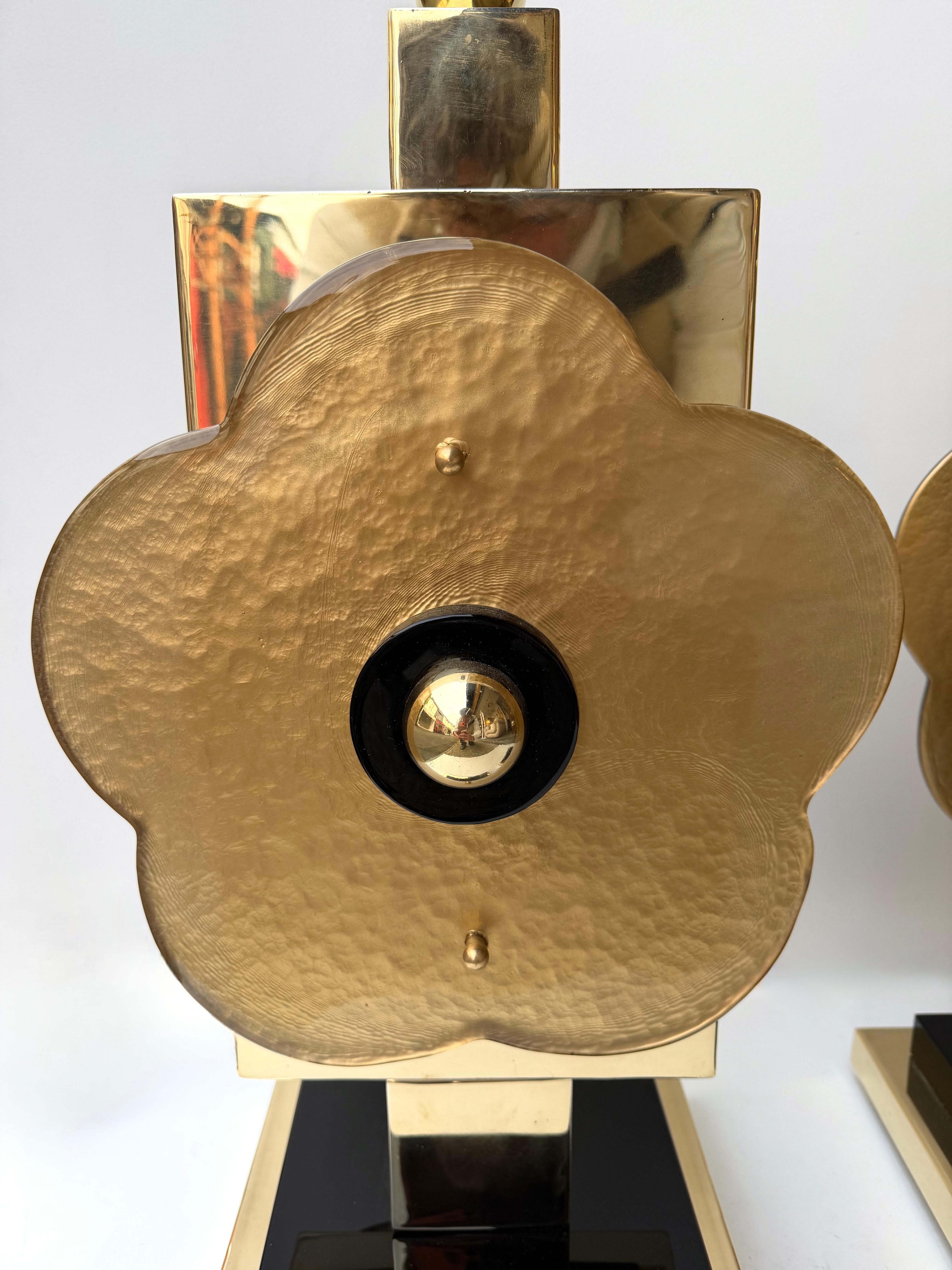 Pareja Contemporánea de Lámparas de Latón y Cristal de Murano Grandes Flores Doradas, Italia Italiano en venta