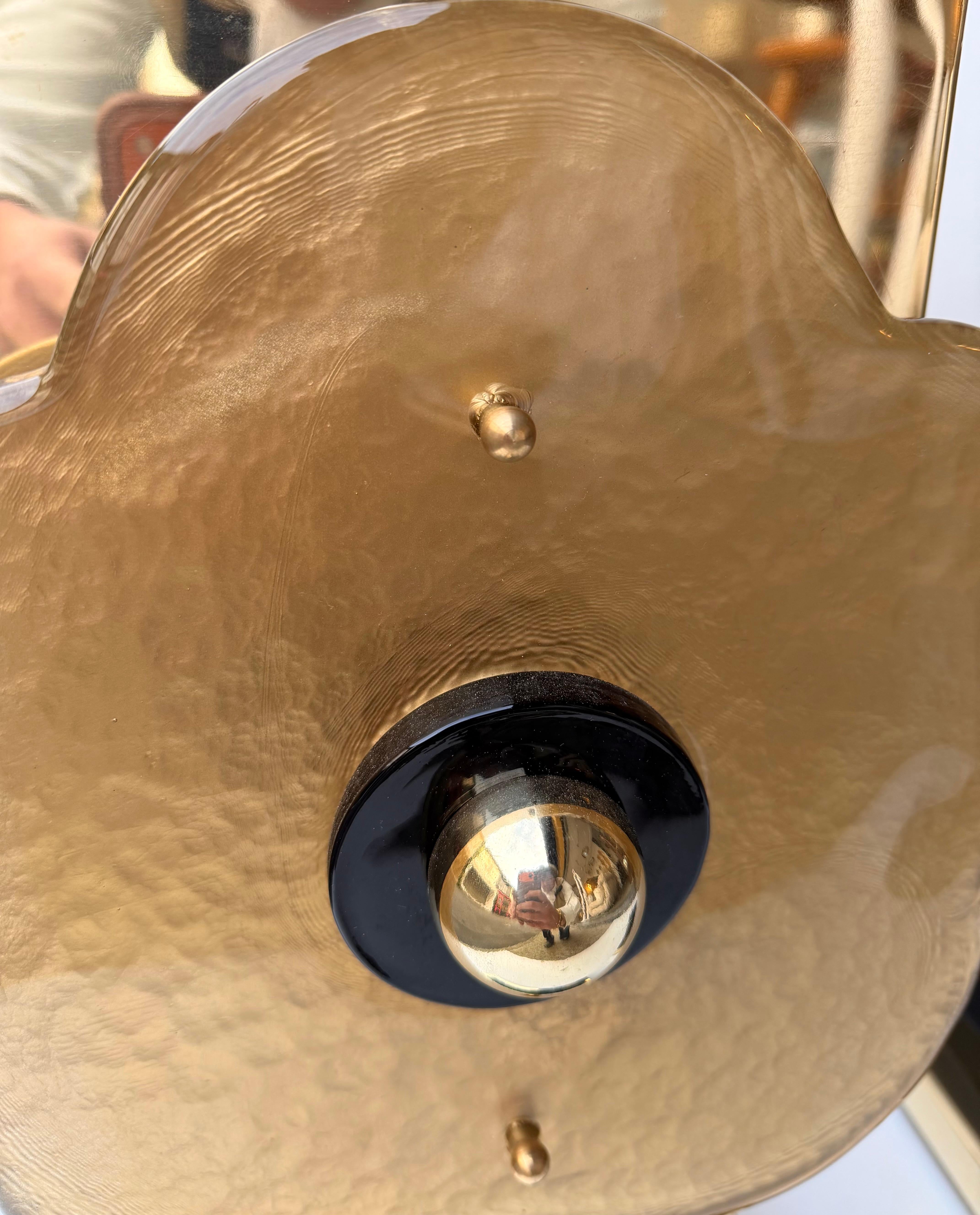 Pareja Contemporánea de Lámparas de Latón y Cristal de Murano Grandes Flores Doradas, Italia en Bueno estado para la venta en SAINT-OUEN, FR