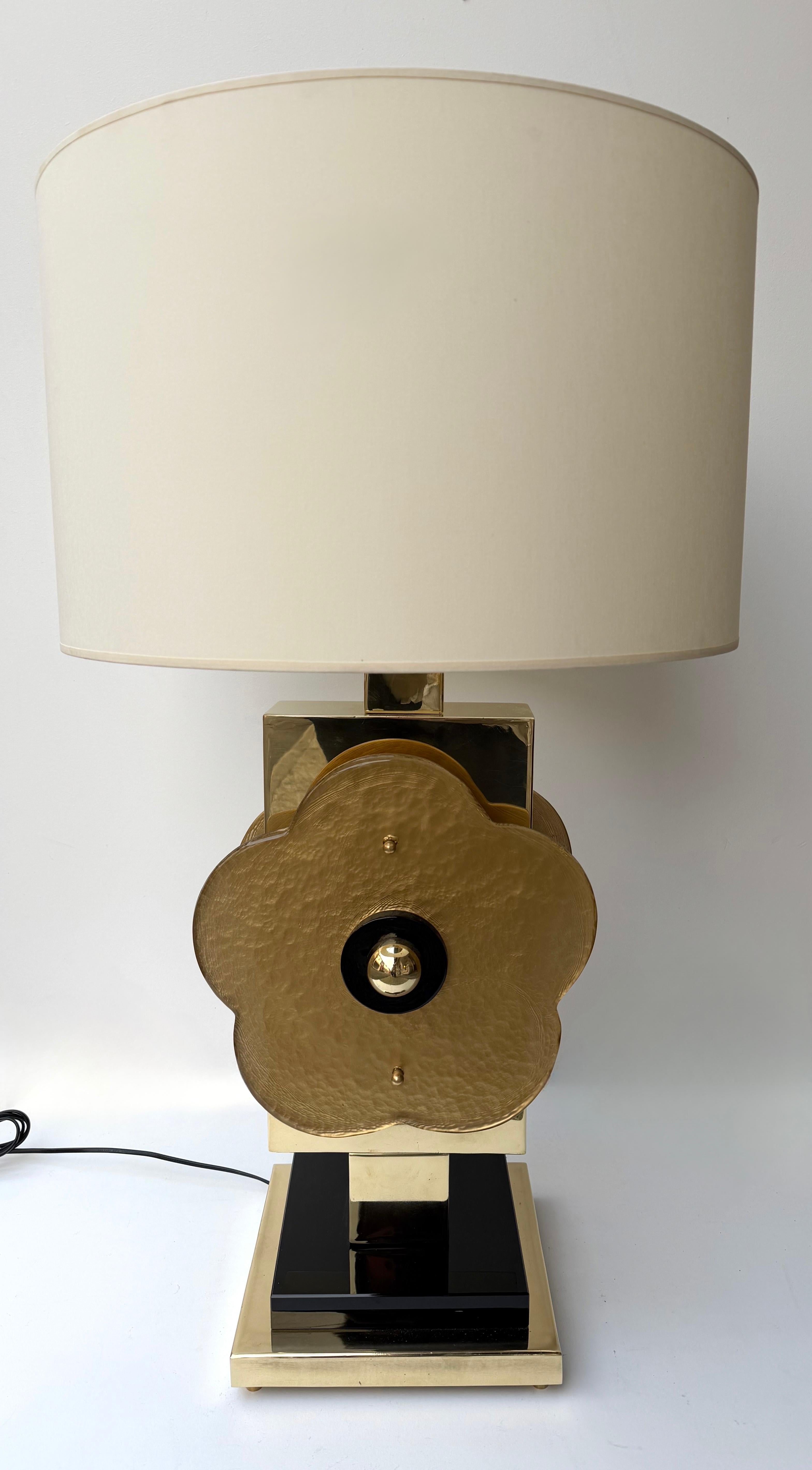 Pareja Contemporánea de Lámparas de Latón y Cristal de Murano Grandes Flores Doradas, Italia Siglo XXI y contemporáneo en venta