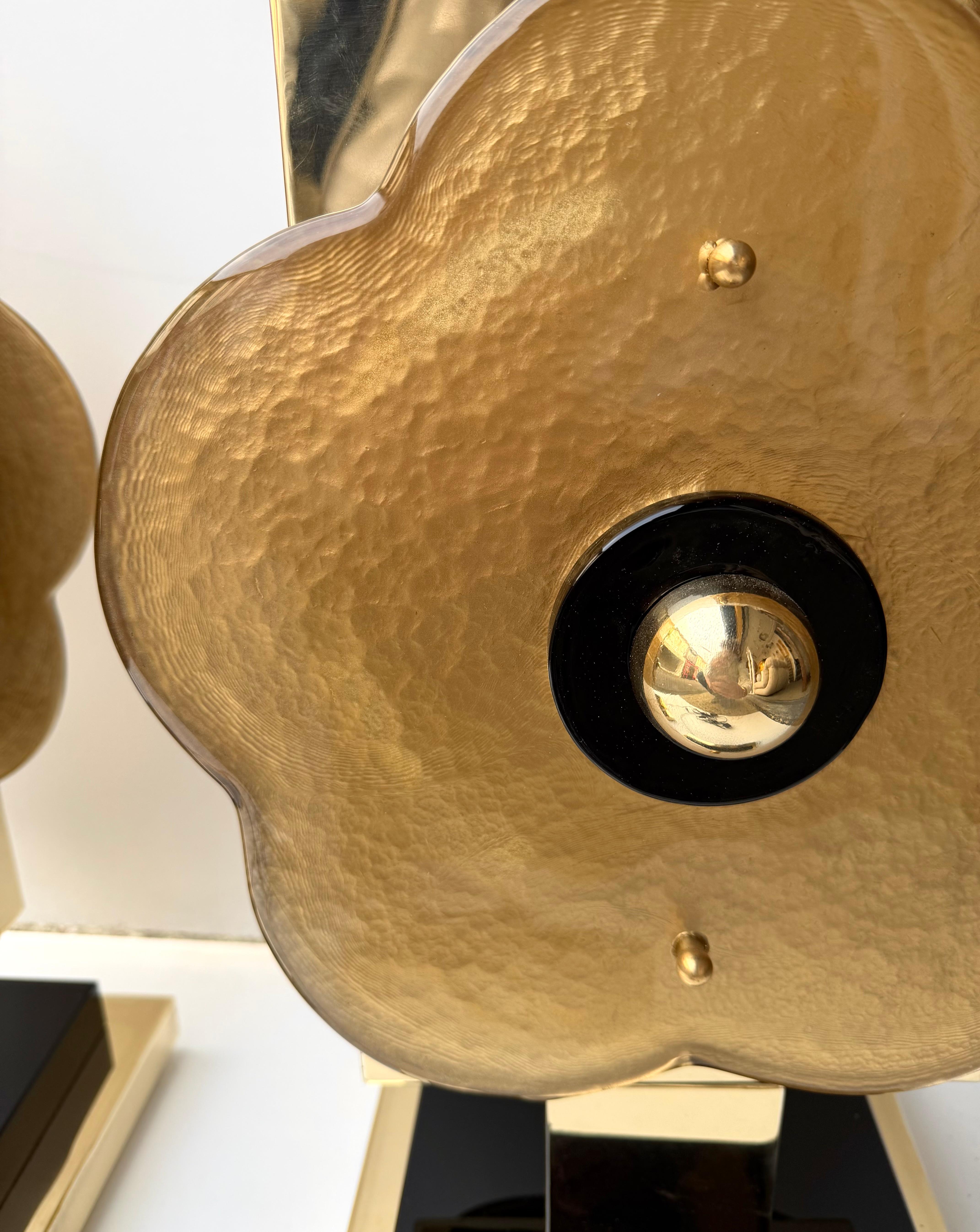 Pareja Contemporánea de Lámparas de Latón y Cristal de Murano Grandes Flores Doradas, Italia en venta 3