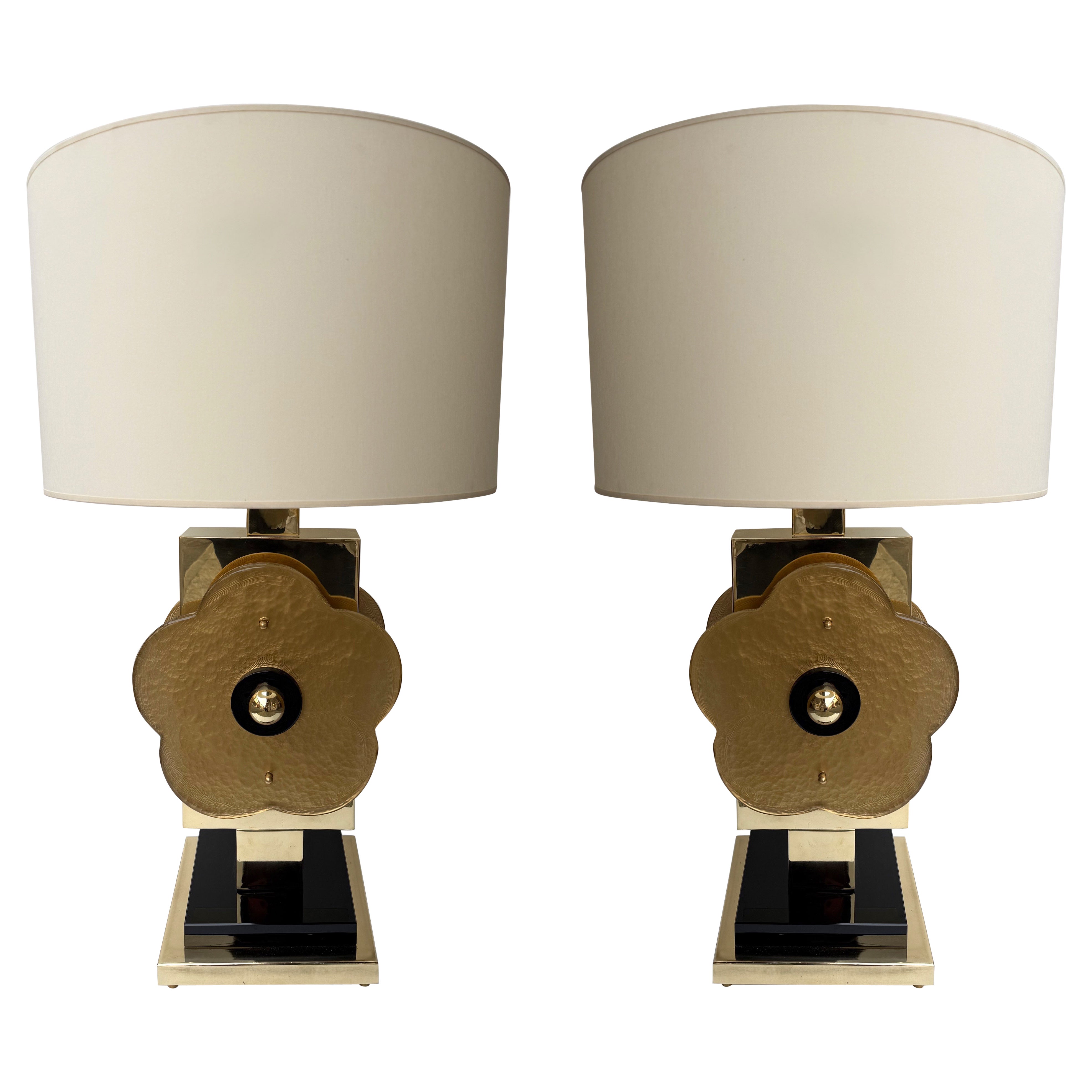 Paire de lampes contemporaines en laiton et verre de Murano à grosses fleurs d
or, Italie