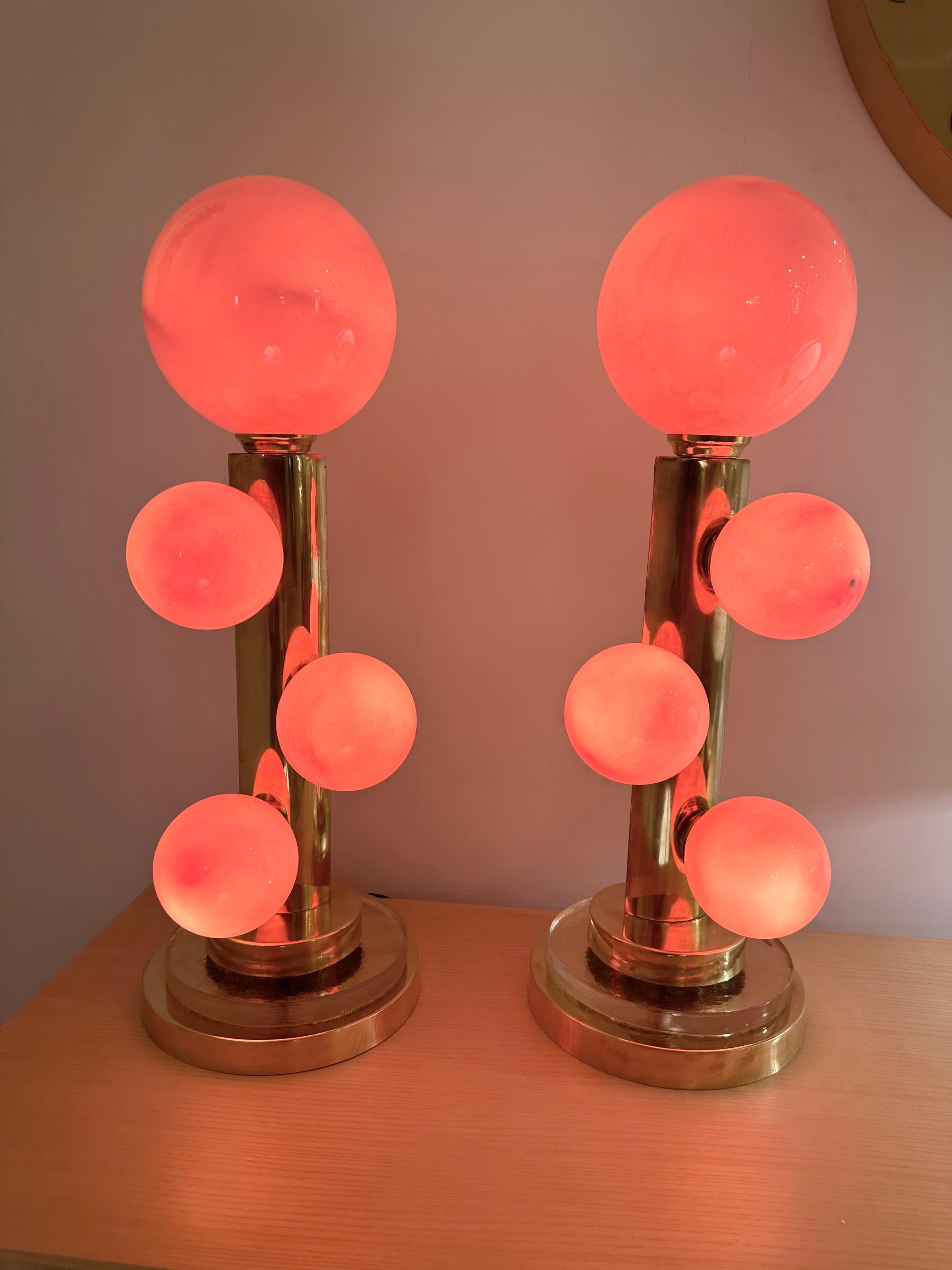 Mid-Century Modern Contemporary Pair of Brass and Murano Glass Bubble Gum Lamps, Italy For Sale