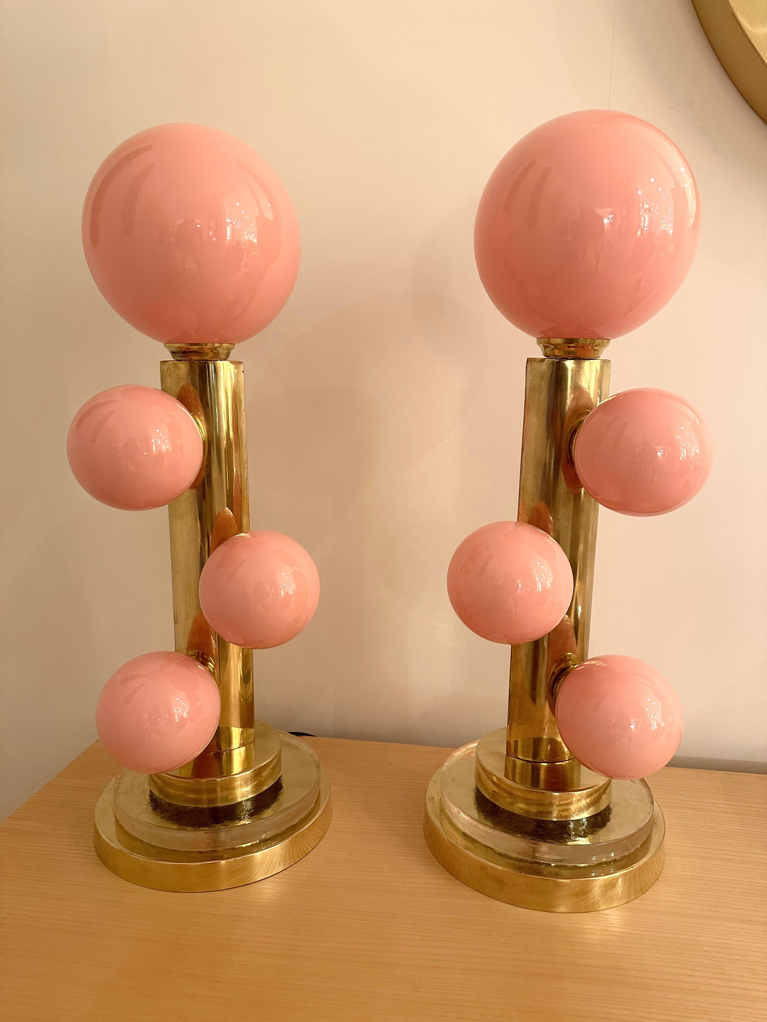 Italian Contemporary Pair of Brass and Murano Glass Bubble Gum Lamps, Italy For Sale