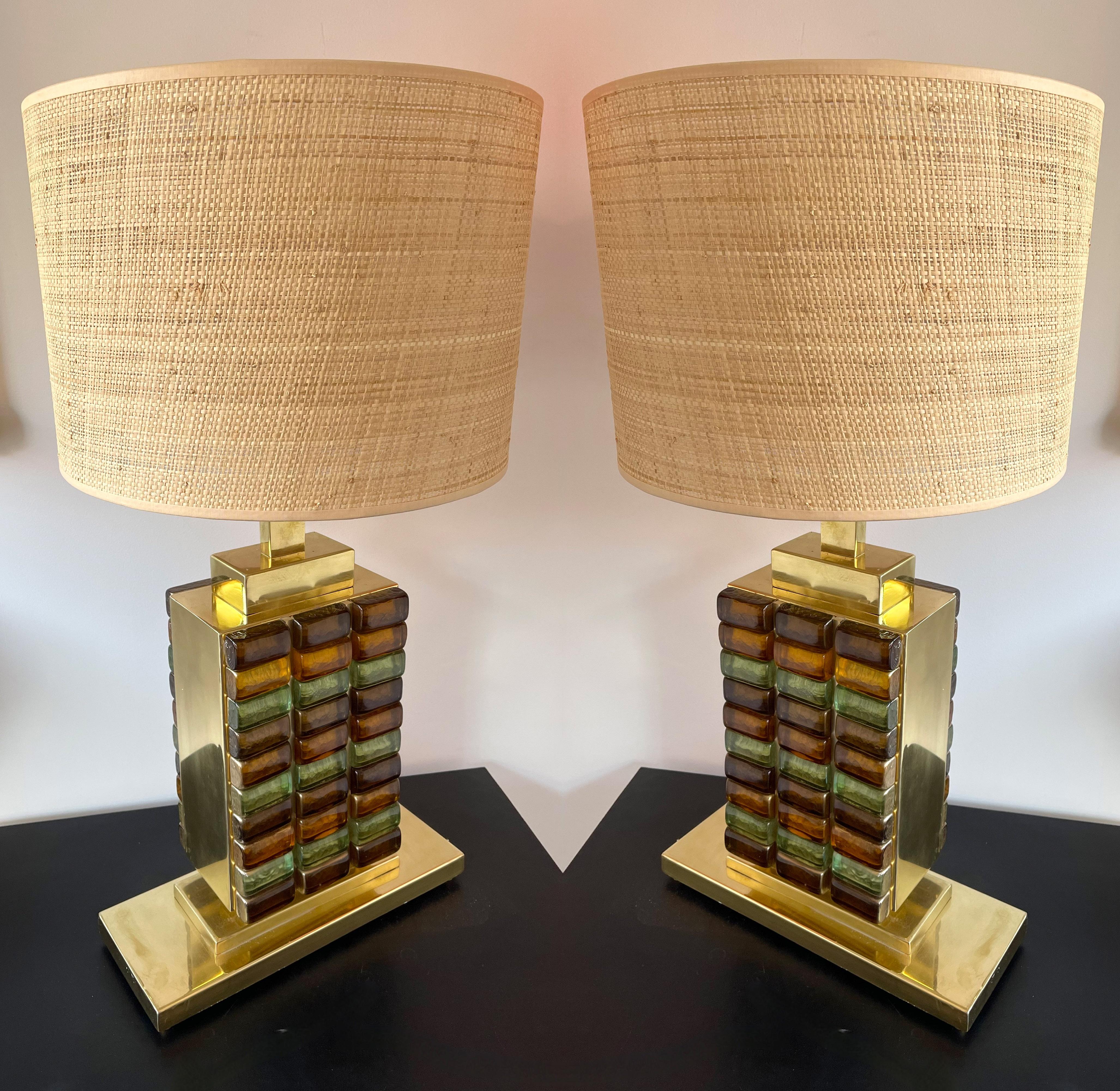 Contemporary Paar Lampen aus Messing und Murano Glas Cabochon, Italien (Italienisch) im Angebot