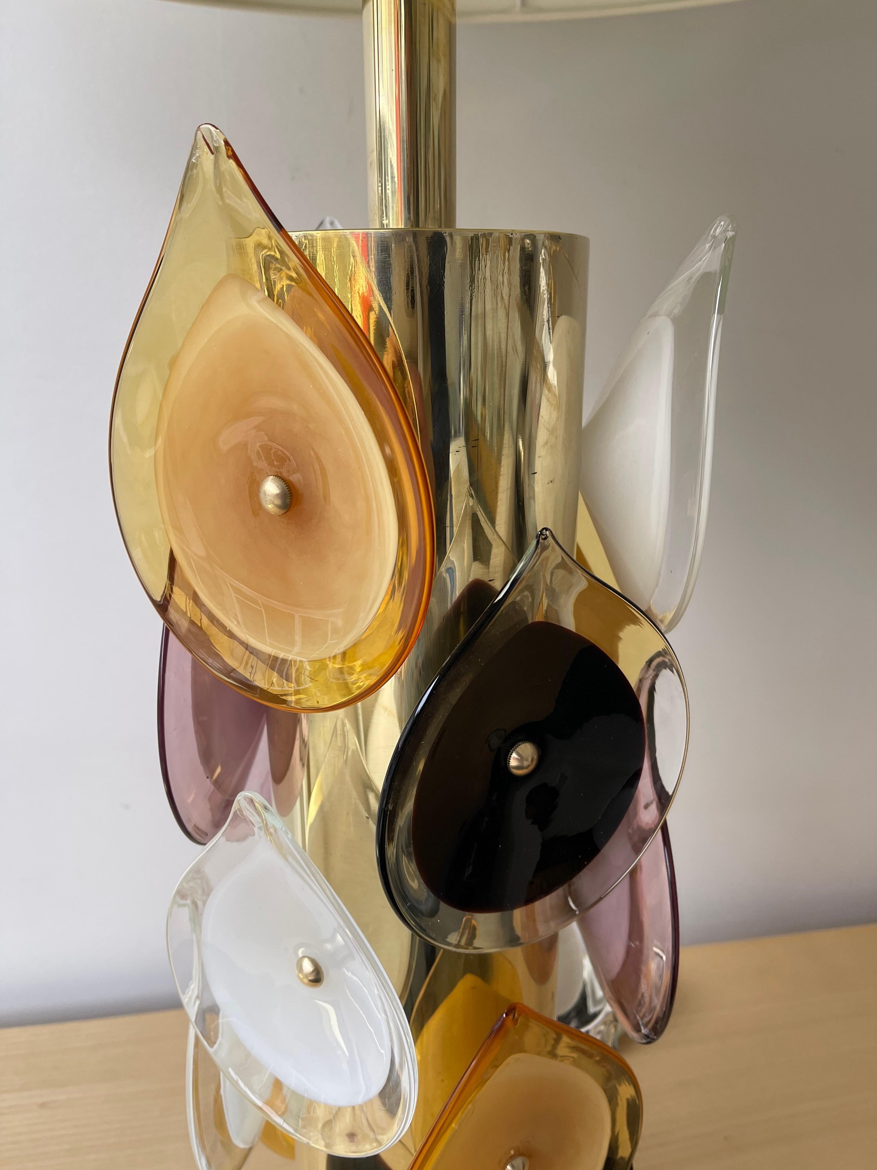Zeitgenössisches Paar Flammenlampen aus Messing und Murano-Glas, Italien (Italienisch) im Angebot