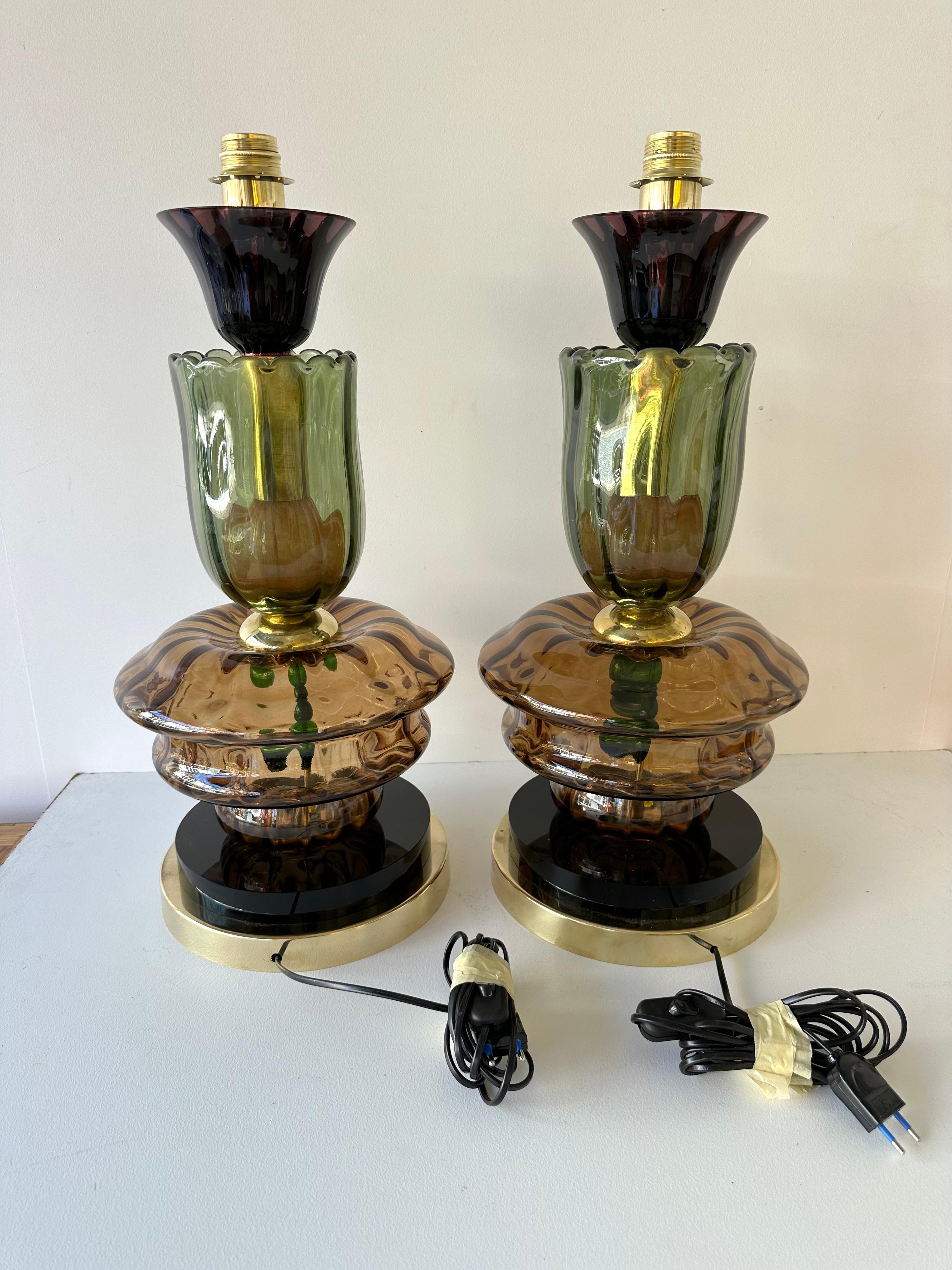 Pair of table or bedside Flower lamps in brass and green, smoke brown and black Murano glass. Contemporary work from a small italian artisanal workshop, minor imperfections due to artisanal handmade. in a Mid-Century Modern Space Age Hollywood