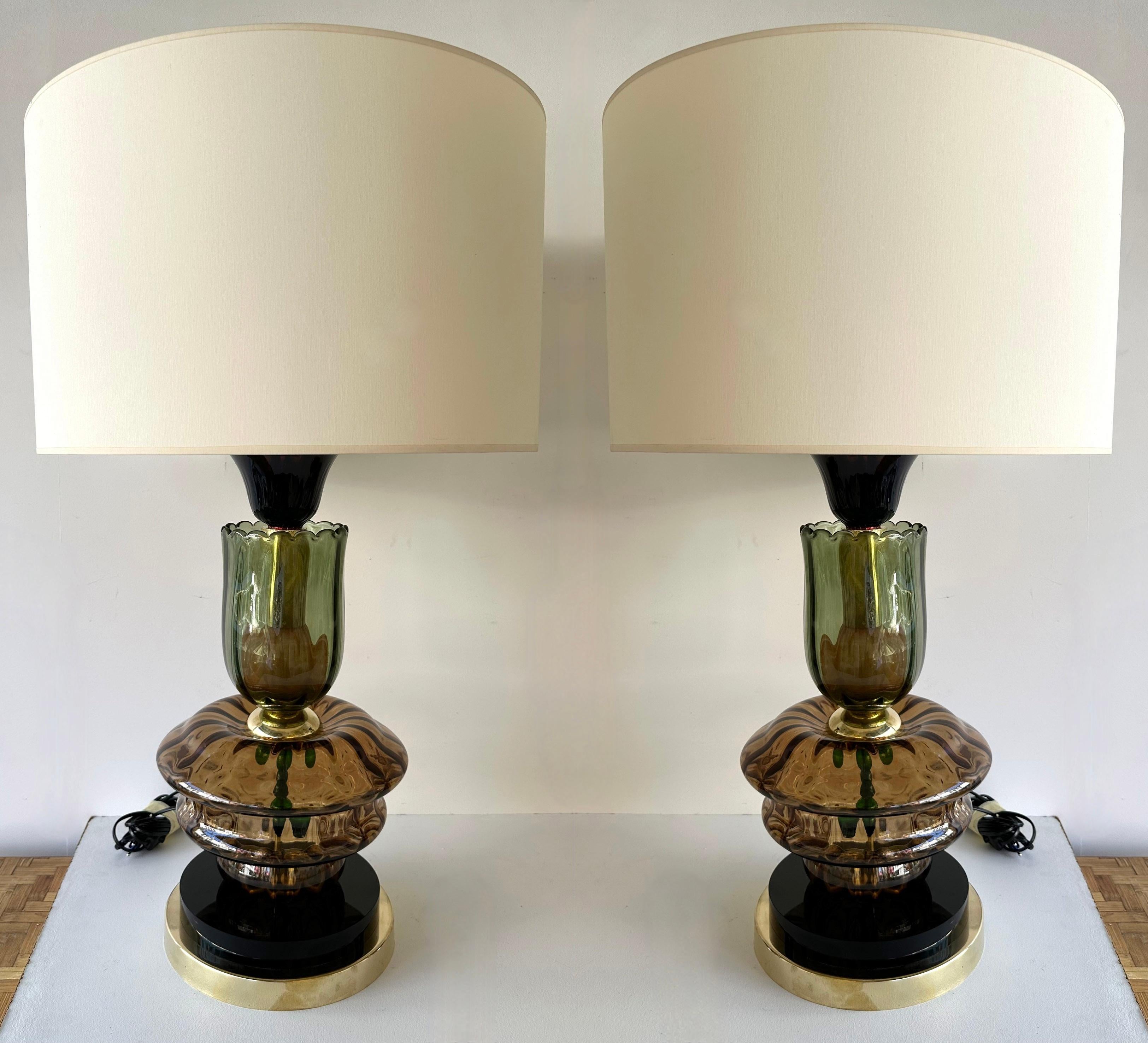 Mid-Century Modern Contemporary Pair of Brass and Murano Glass Flower Lamps, Italy For Sale