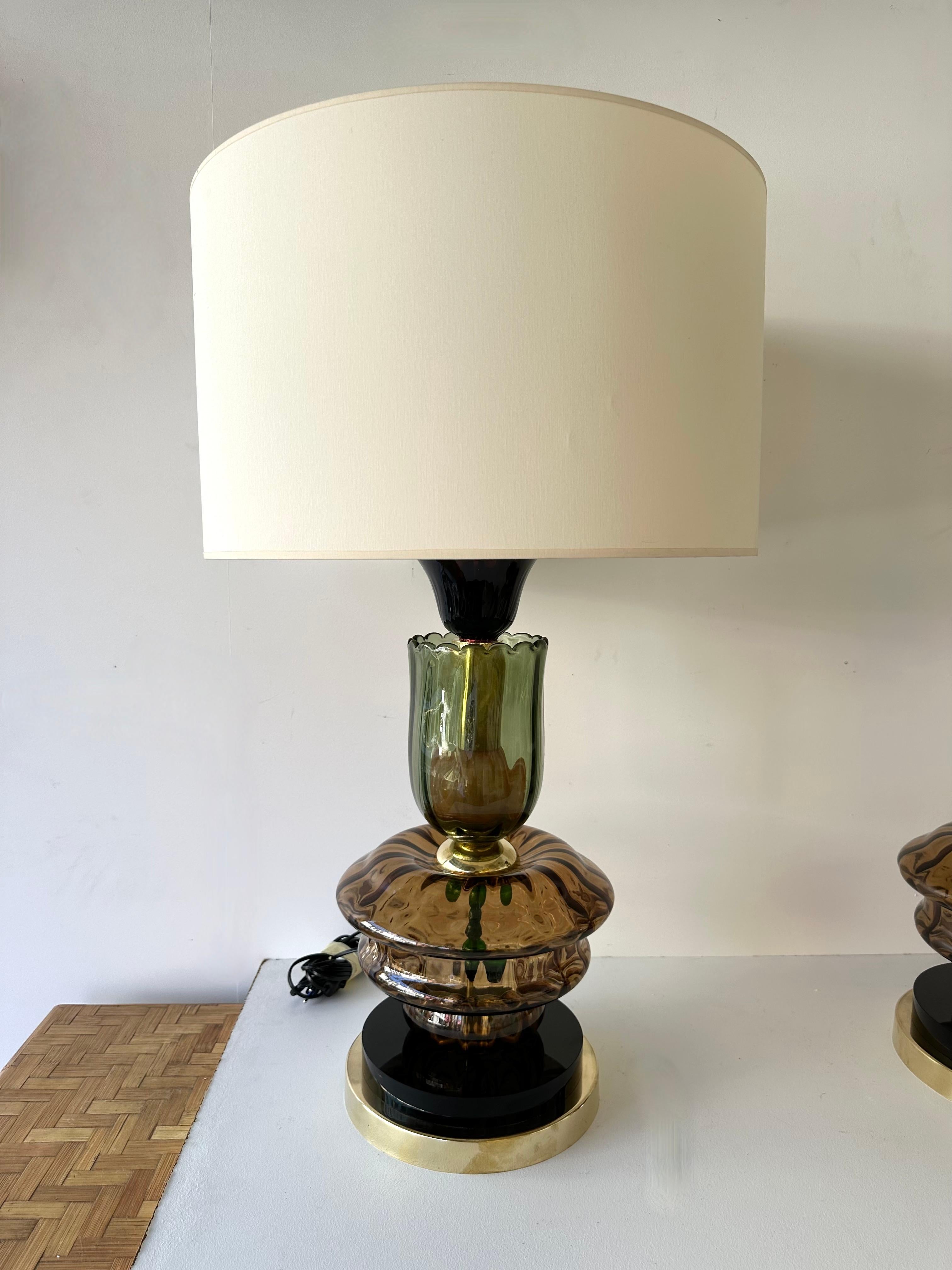 Contemporary Pair of Brass and Murano Glass Flower Lamps, Italy For Sale 1