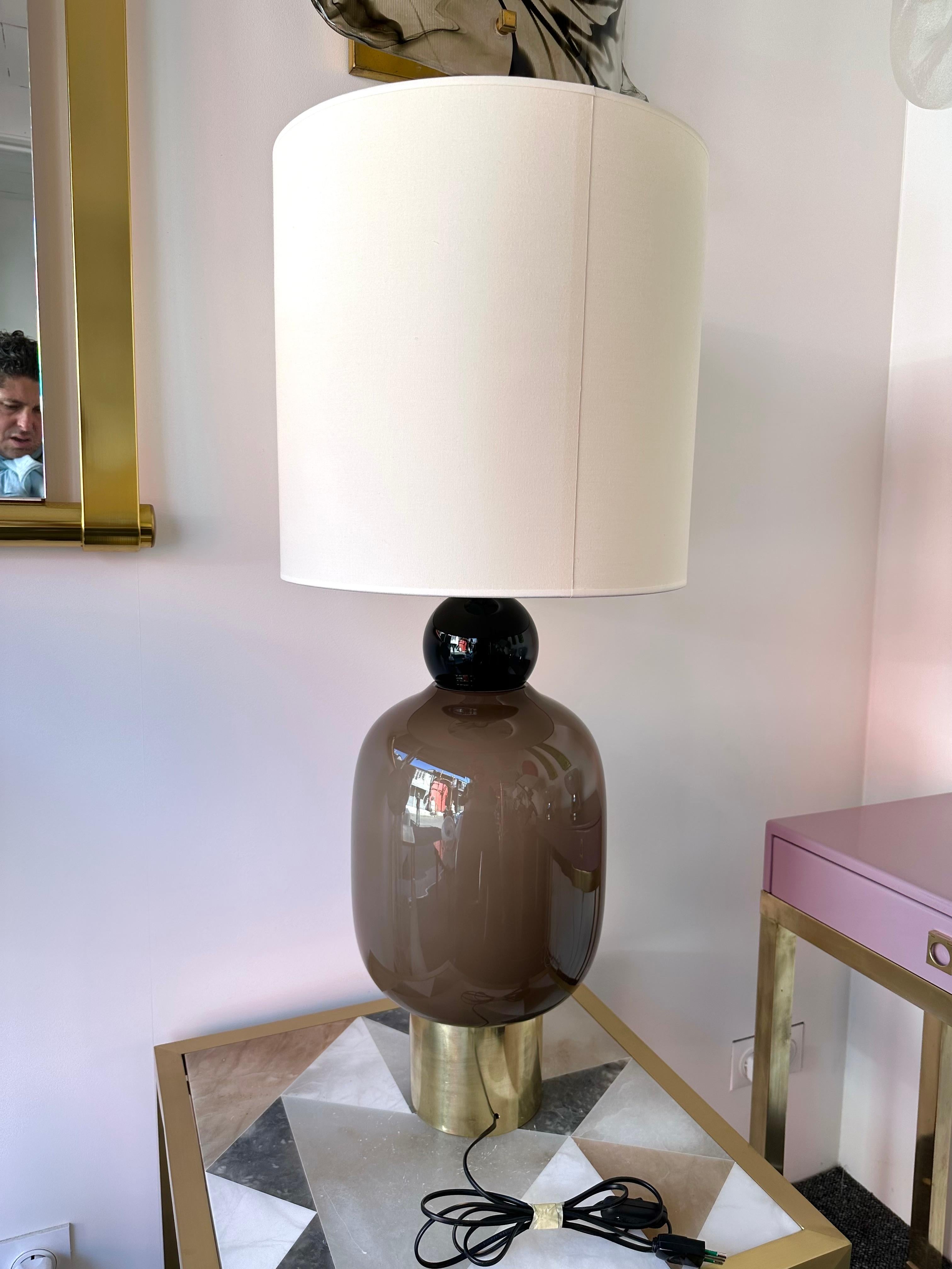 Paire de lampes contemporaines en laiton et verre de Murano, Italie en vente 2