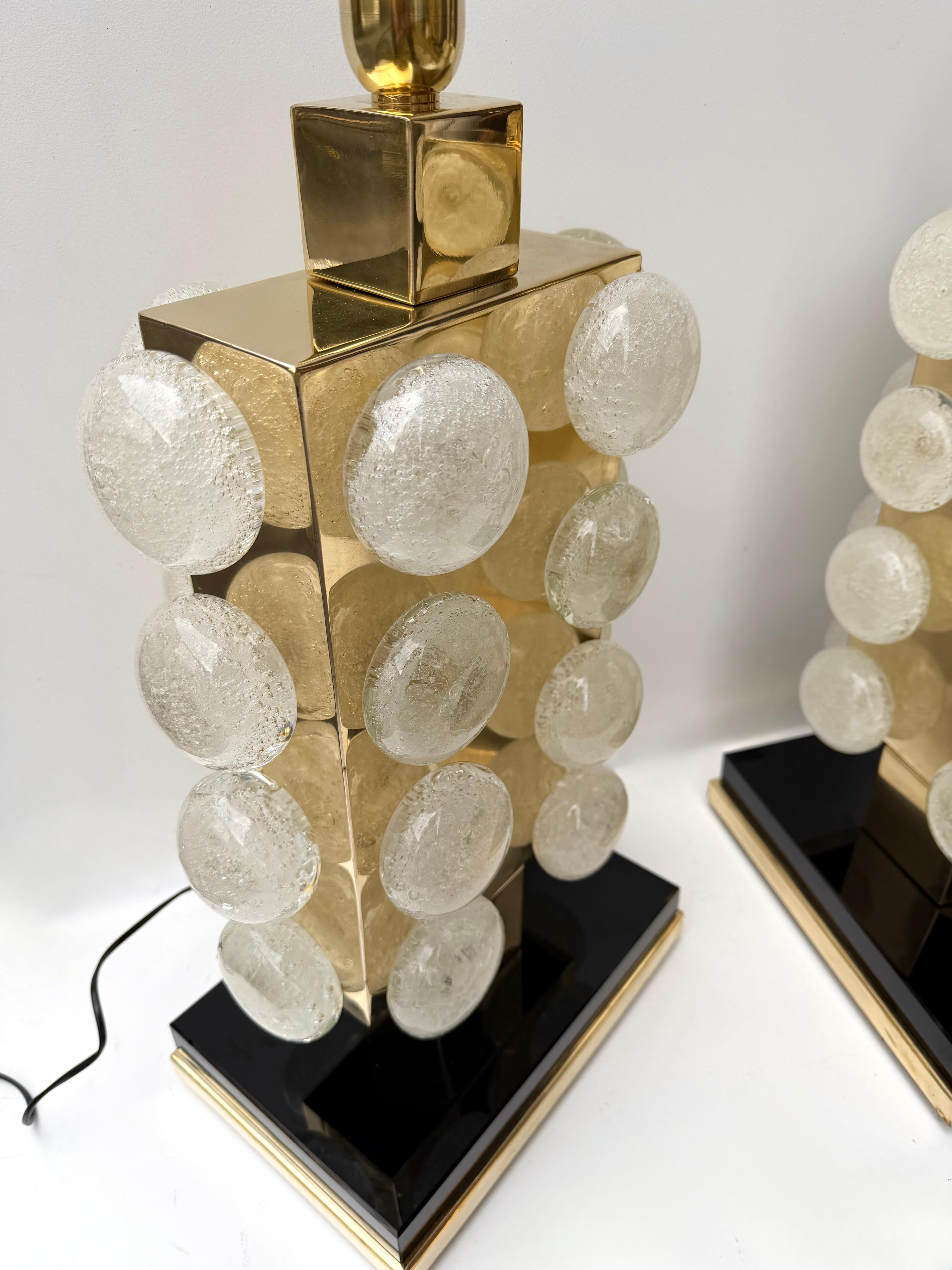 Pareja Contemporánea de Lámparas Macarrones de Latón y Cristal de Murano, Italia en venta 6