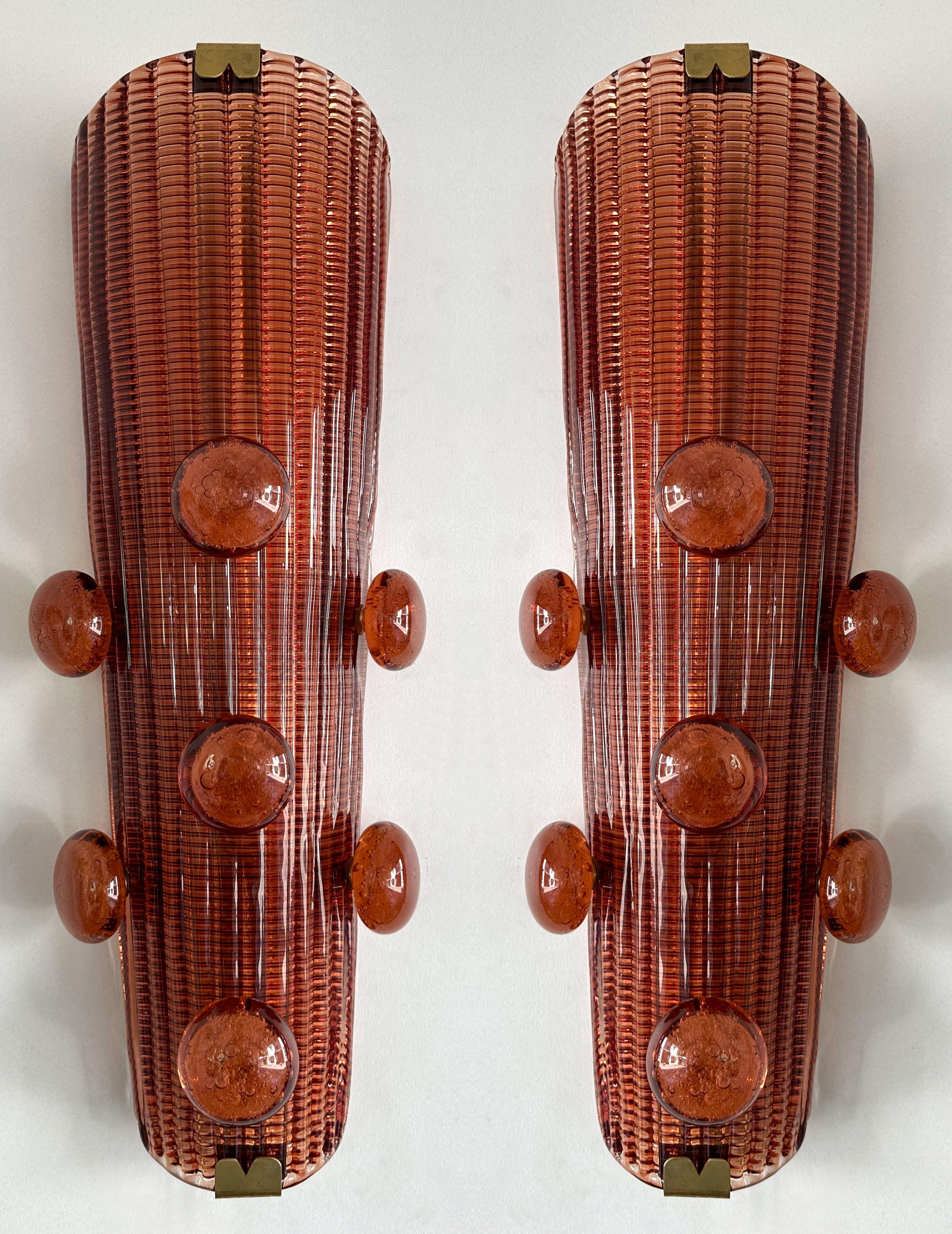 Pareja contemporánea de candelabros macarrones de latón y cristal de Murano, Italia en venta 6