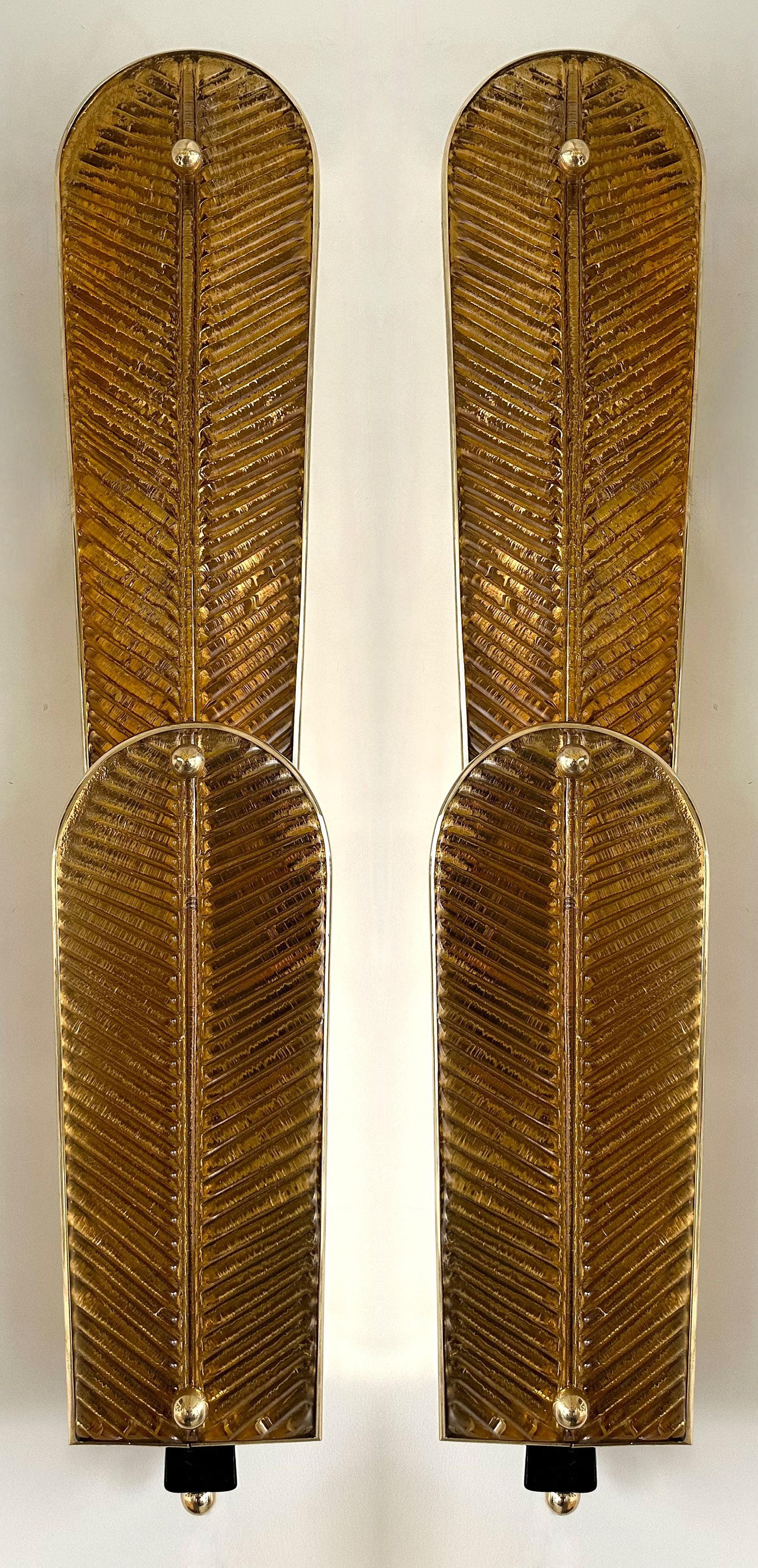 Italiano Coppia contemporanea di lampade a palma in ottone e vetro di Murano, Italia in vendita