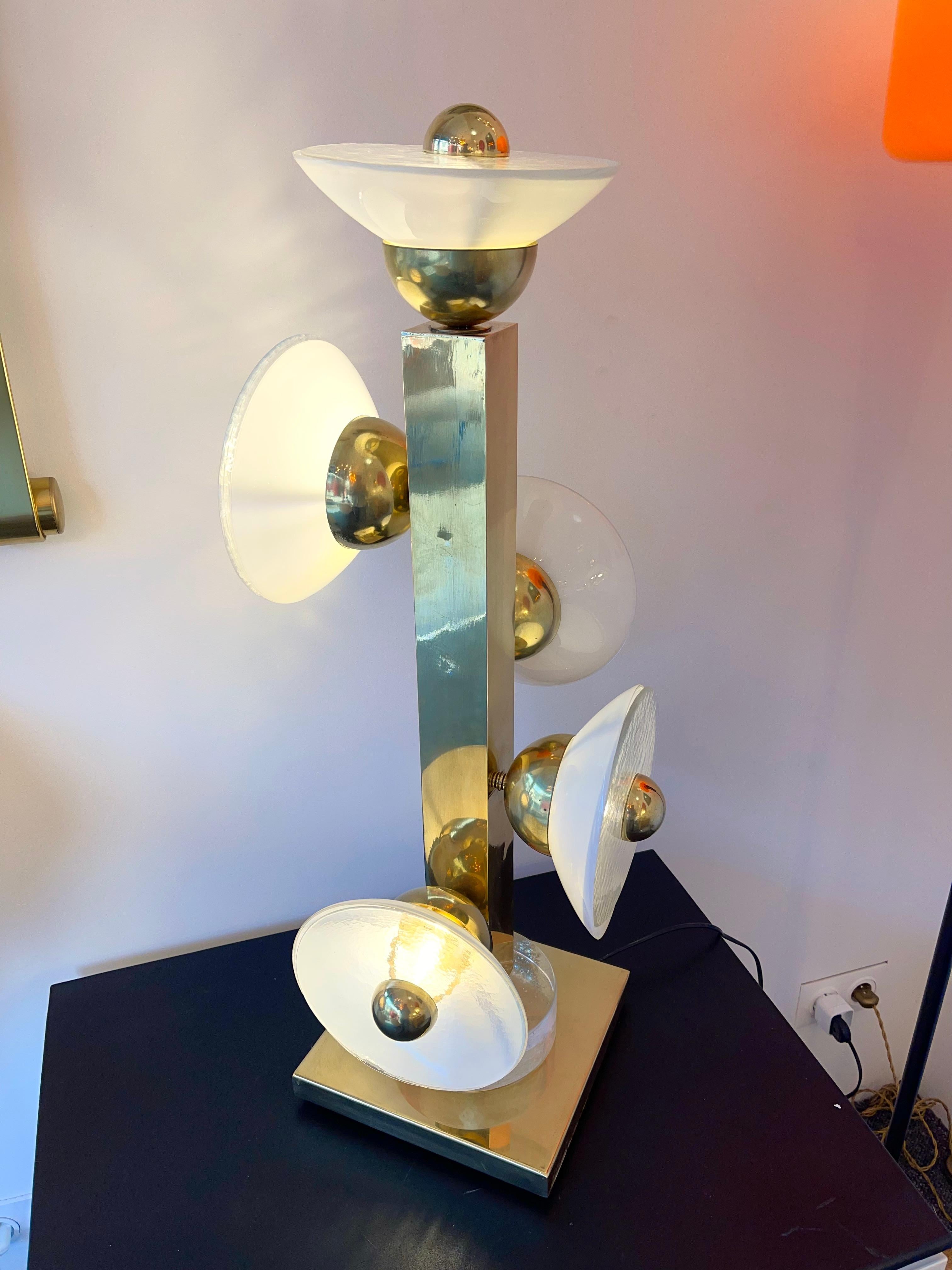 Zeitgenssisches Paar Parabolischer Lampen aus Messing und Muranoglas, Italien im Angebot 7