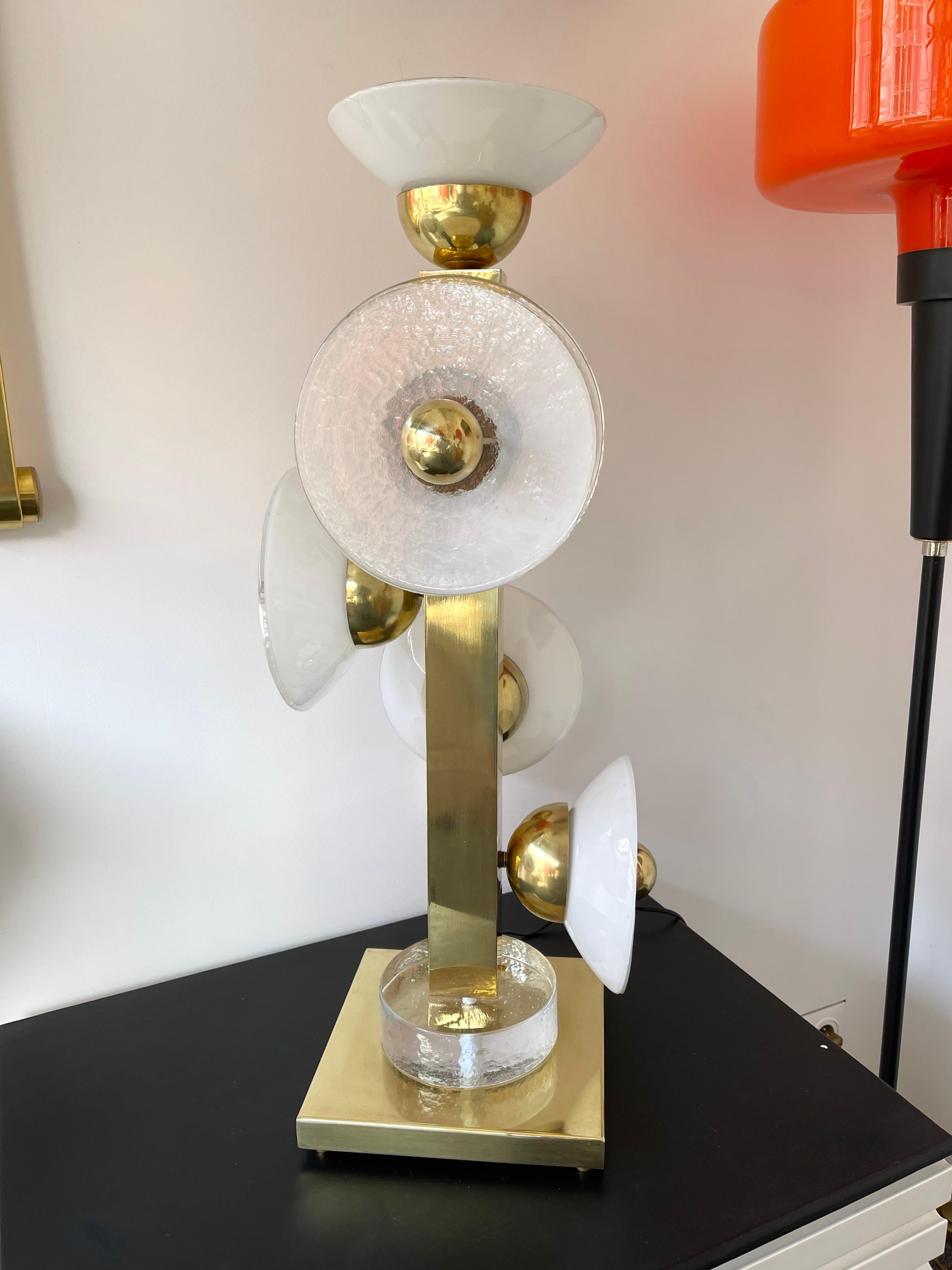 Pair of Murano glass parabolic cone and brass table or bedside lamps. Contemporary work from a small artisanal italian design workshop. In the mood of Mid-Century Modern, Hollywood Regency, Venini, Mazzega, La Murrina, Veronese, Barovier, Fratelli