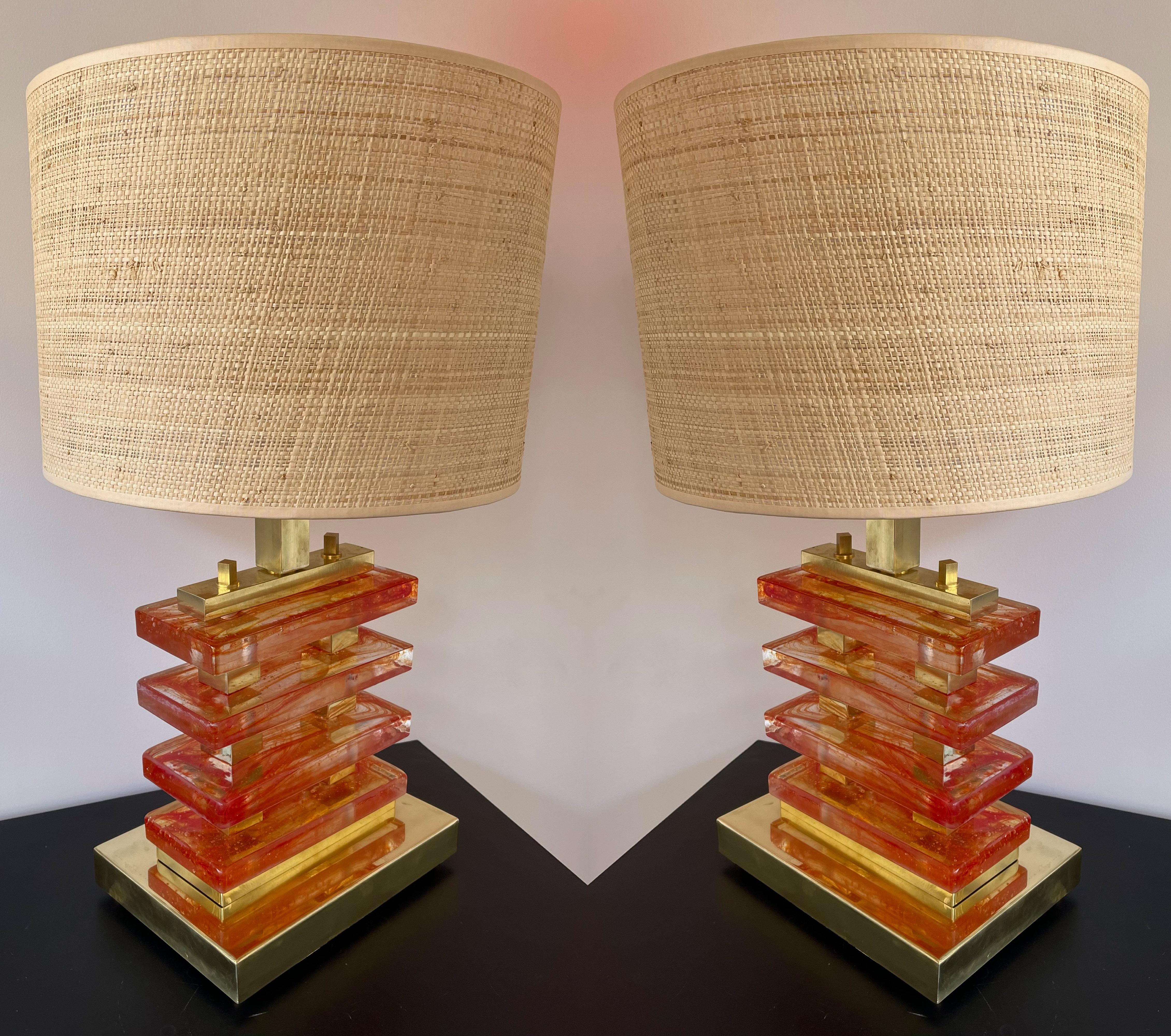 Contemporary Pair of Brass and Murano Glass Red Blade Lamps, Italy 7