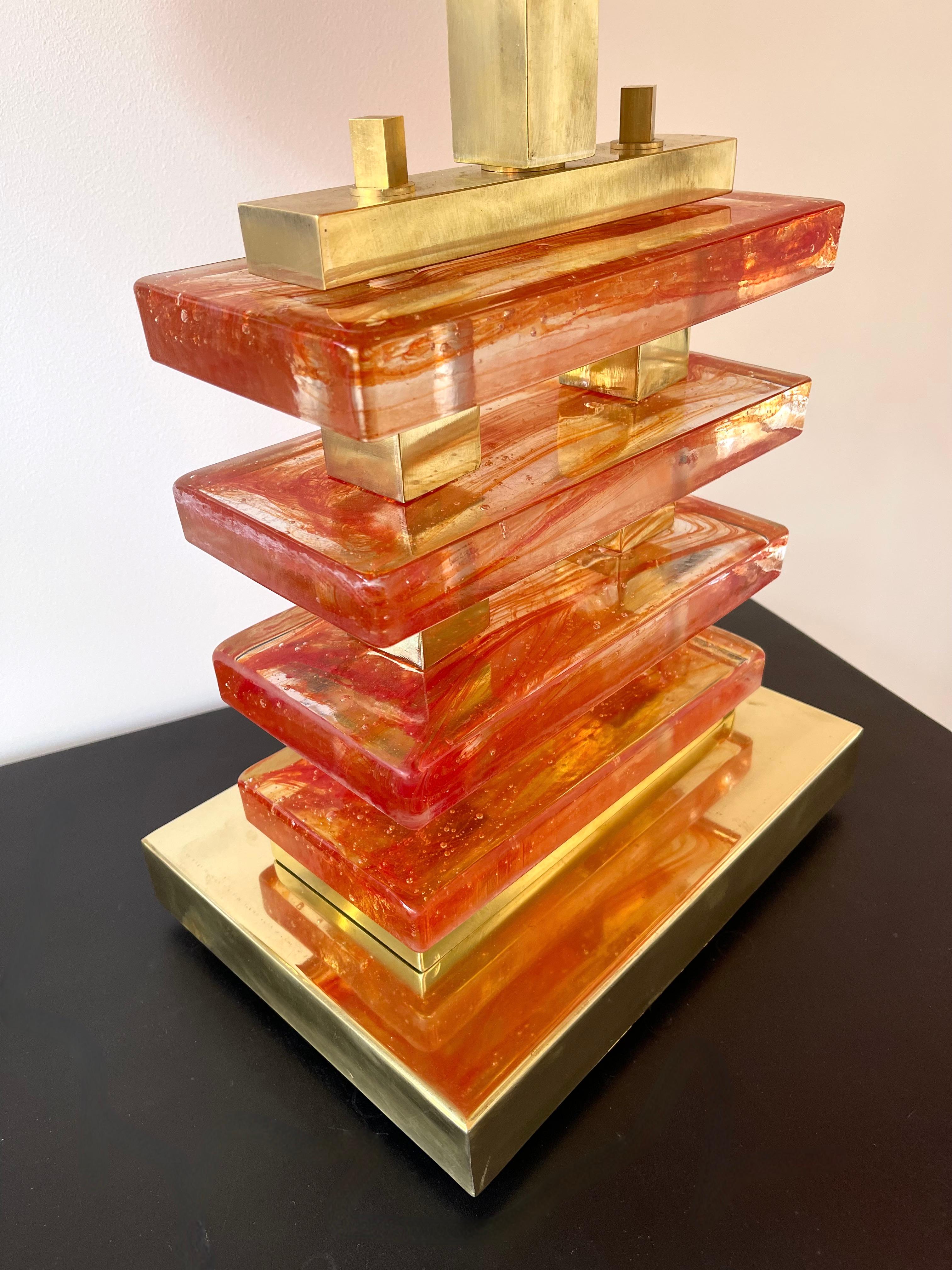 Pair of Murano glass red blade and brass table or bedside lamps. Contemporary work from a small artisanal italian design workshop. In the mood of Mid-Century Modern, Hollywood Regency, Venini, Mazzega, La Murrina, Veronese, Barovier, Fratelli Toso,