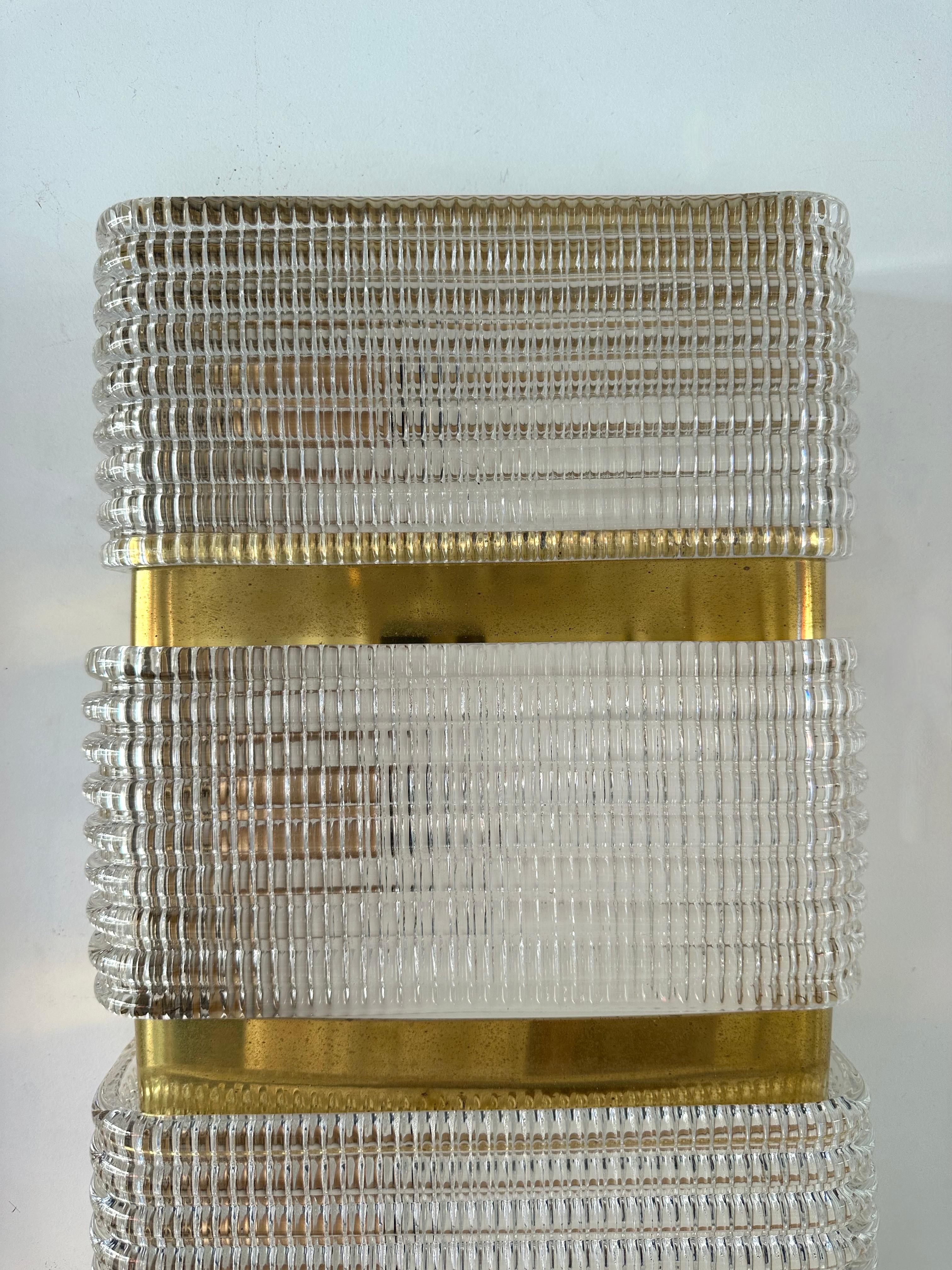 Paire d'appliques contemporaines en laiton et verre de Murano, Italie en vente 2