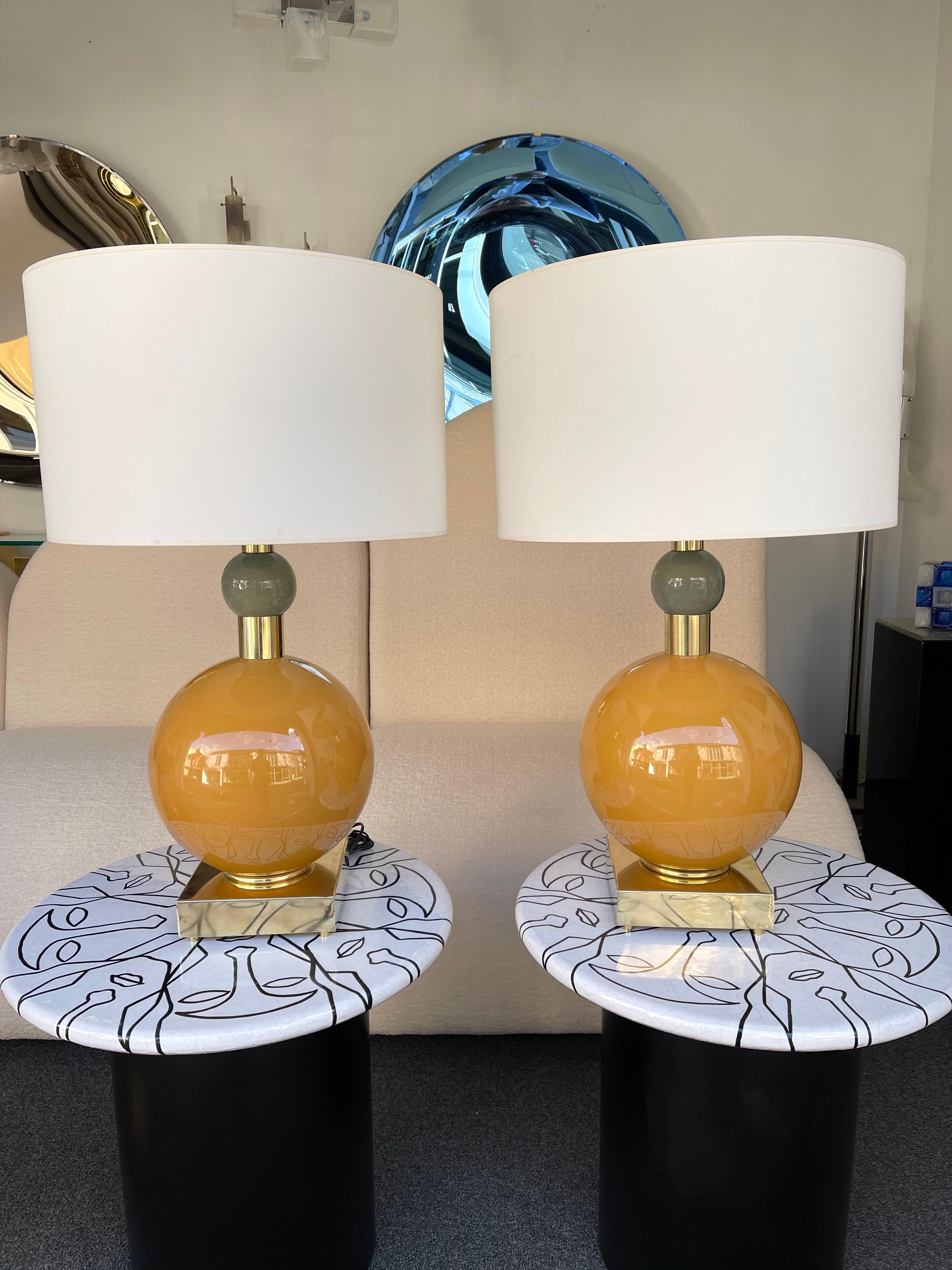Contemporary Pair of Brass and Orange Murano Glass Ball Lamps, Italy 5