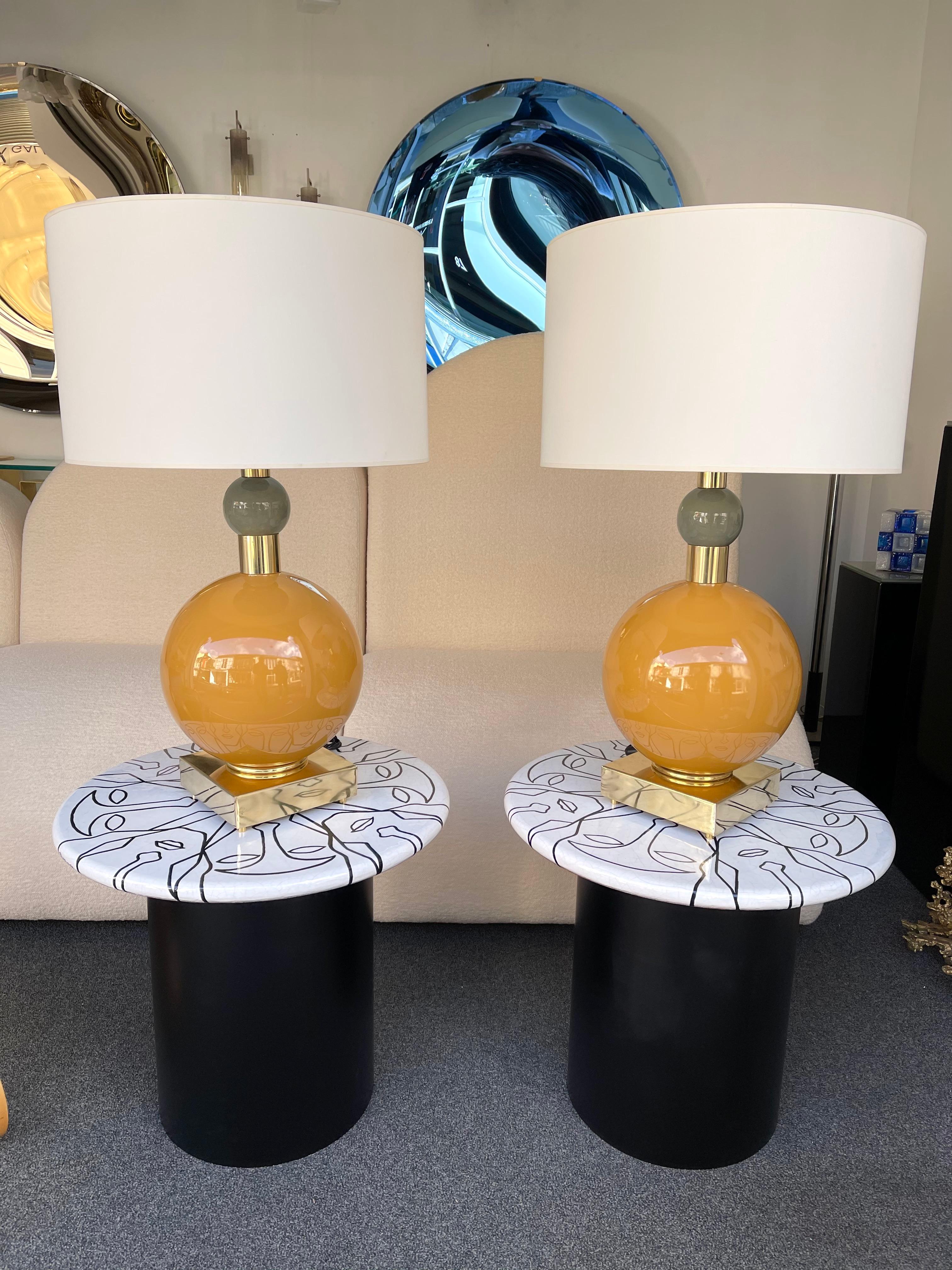 Contemporary Pair of Brass and Orange Murano Glass Ball Lamps, Italy 4