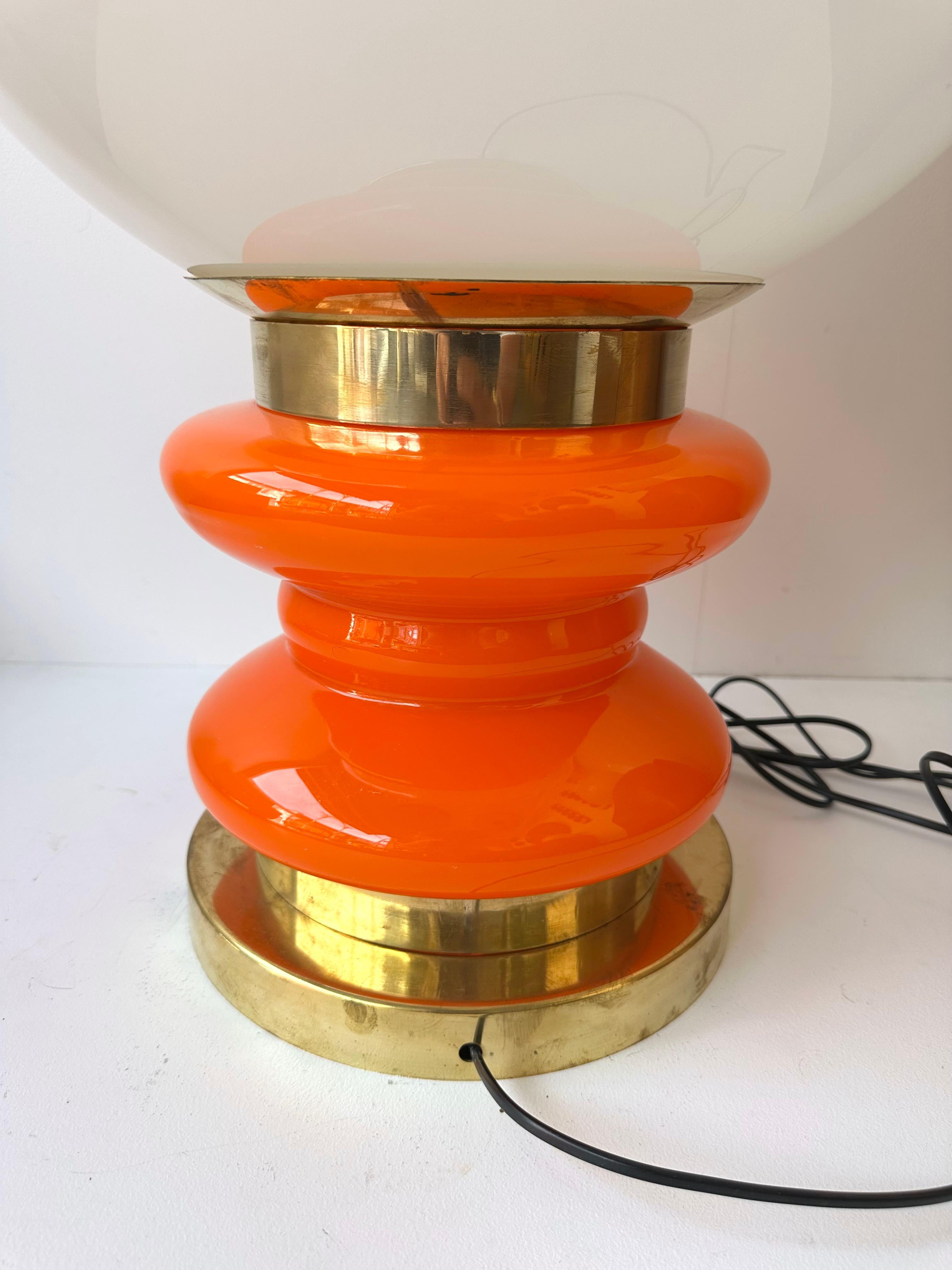 Paire contemporaine de lampes à ampoules en laiton et verre de Murano orange, Italie en vente 3