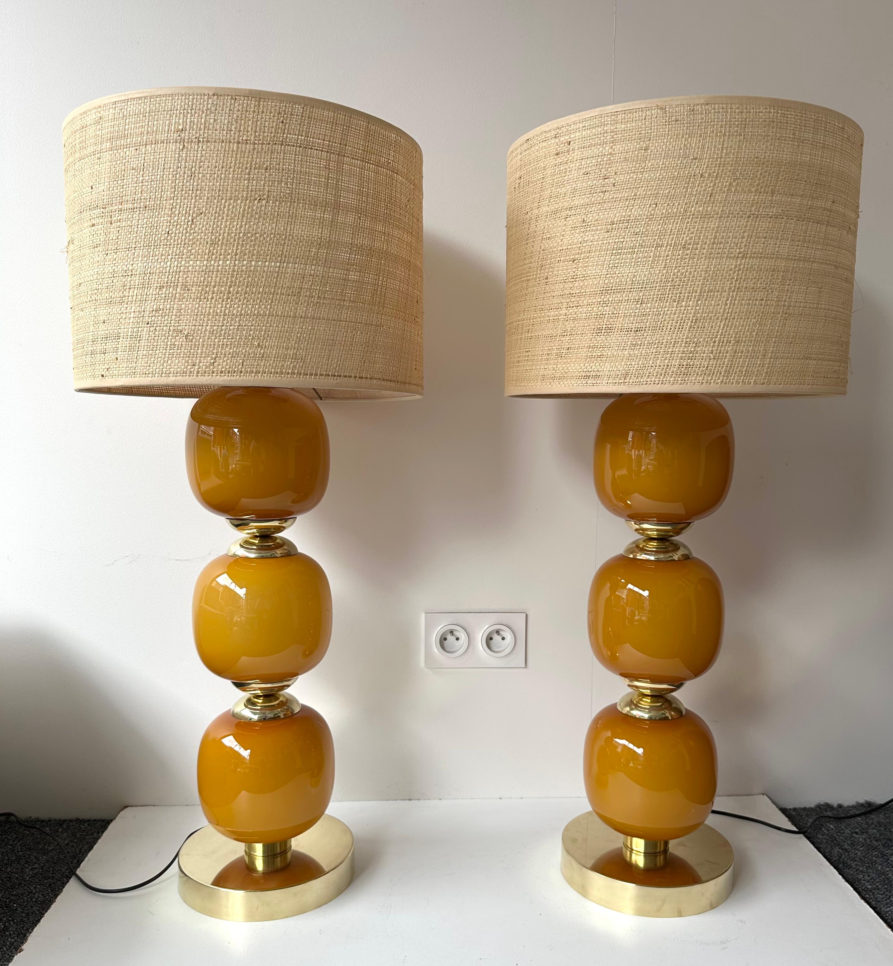 Paire contemporaine de lampes à ampoules en laiton et verre de Murano orange, Italie en vente 3