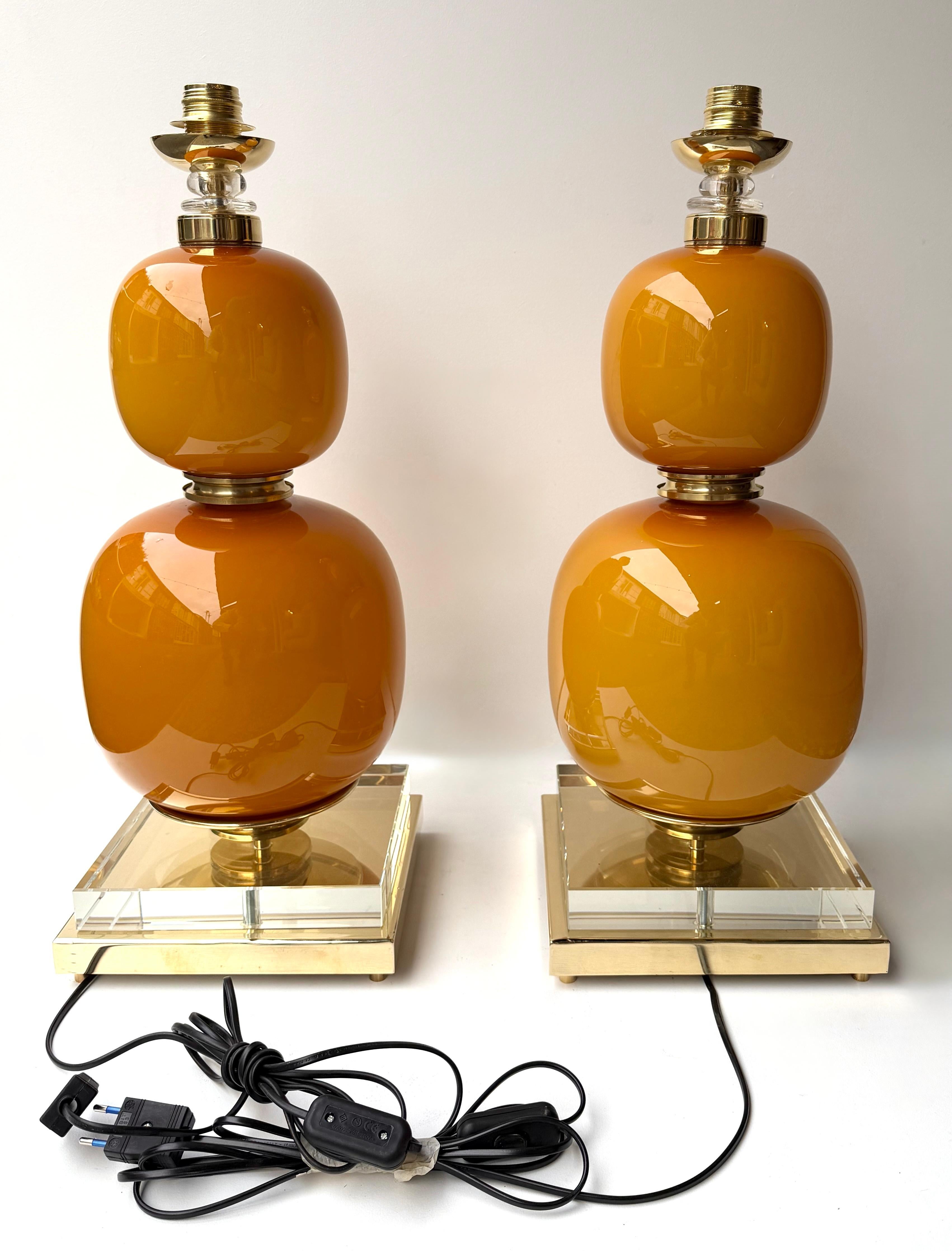 Pareja Contemporánea de Lámparas de Latón y Cristal de Murano Naranja, Italia en venta 5