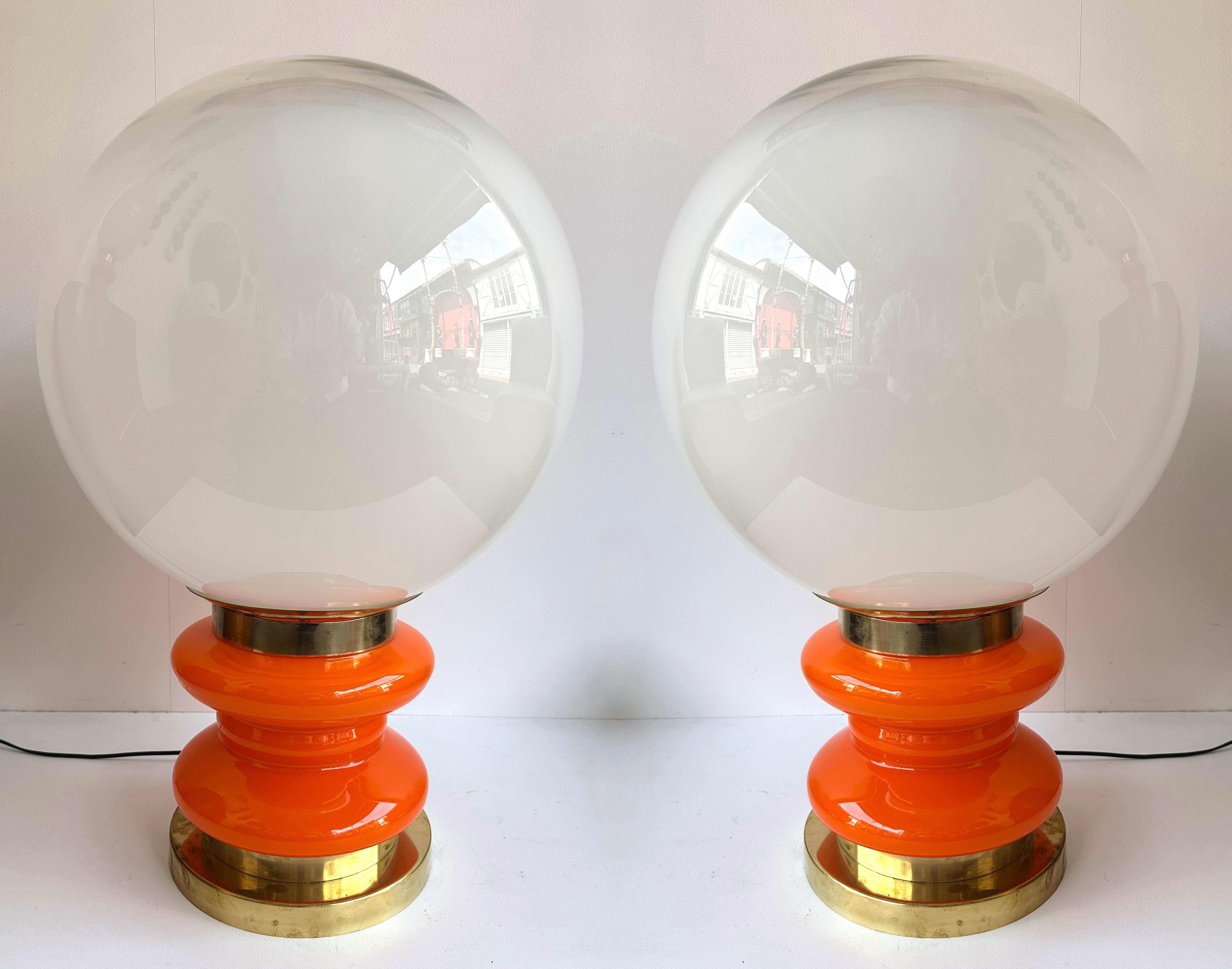 Paire contemporaine de lampes à ampoules en laiton et verre de Murano orange, Italie en vente 6