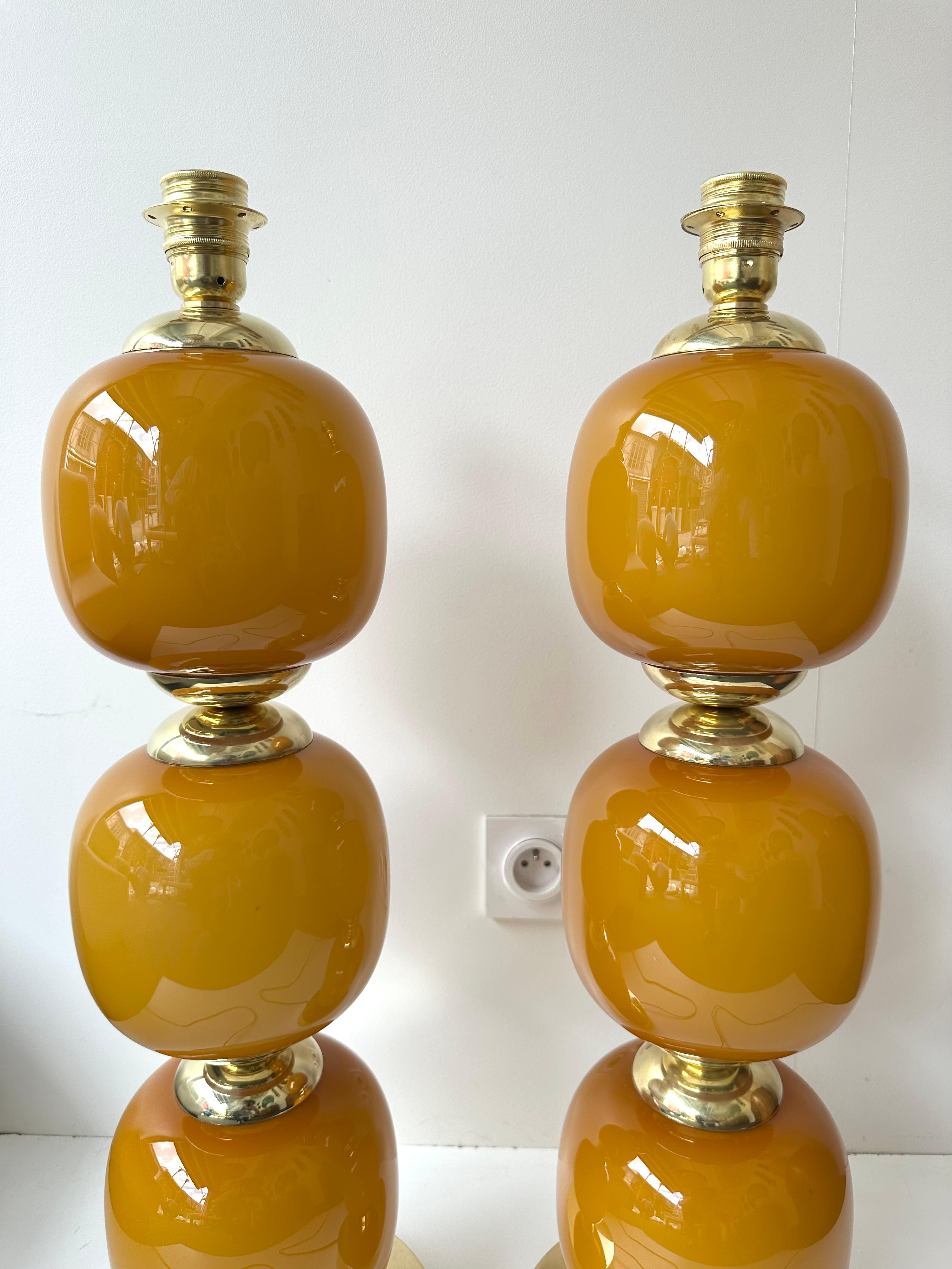 Paire contemporaine de lampes à ampoules en laiton et verre de Murano orange, Italie en vente 6