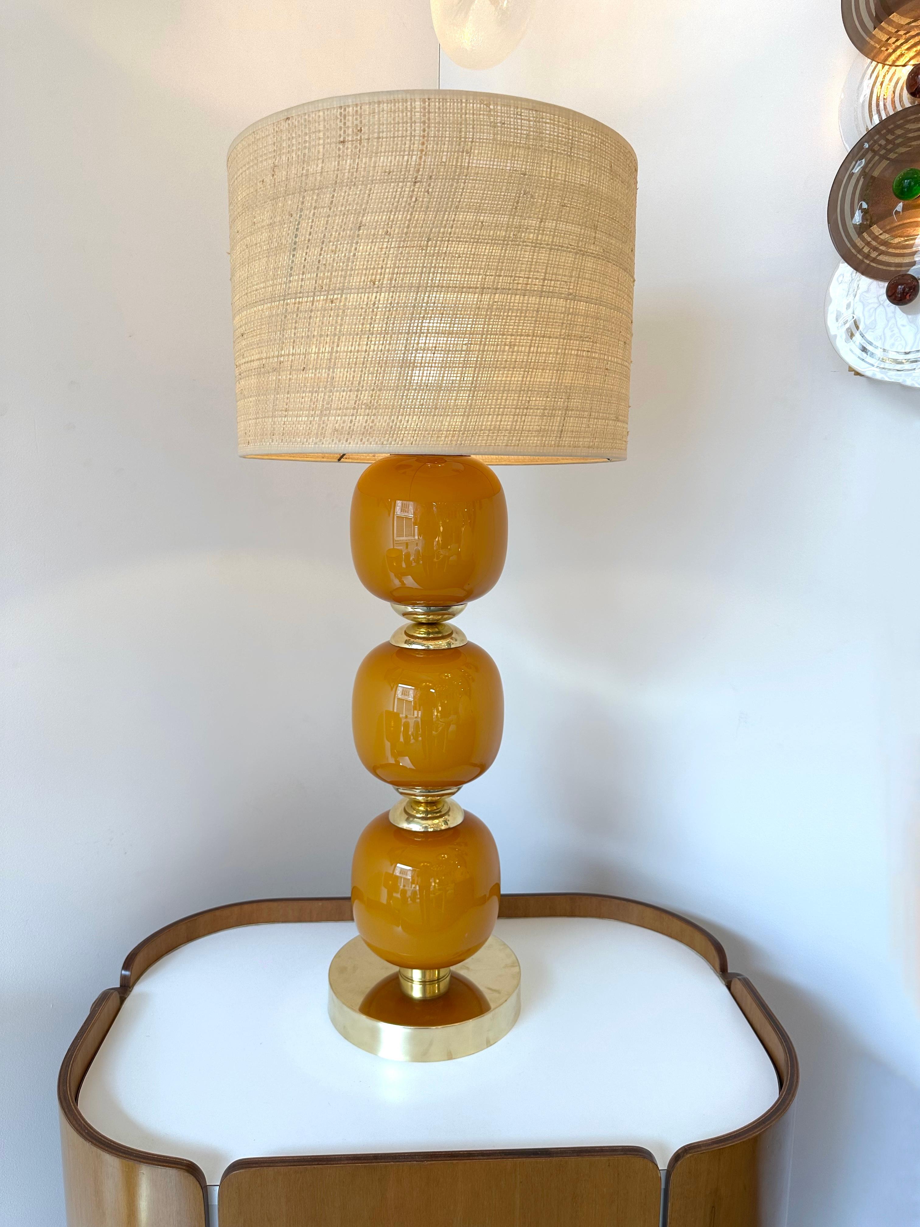 Paire contemporaine de lampes à ampoules en laiton et verre de Murano orange, Italie Excellent état - En vente à SAINT-OUEN, FR