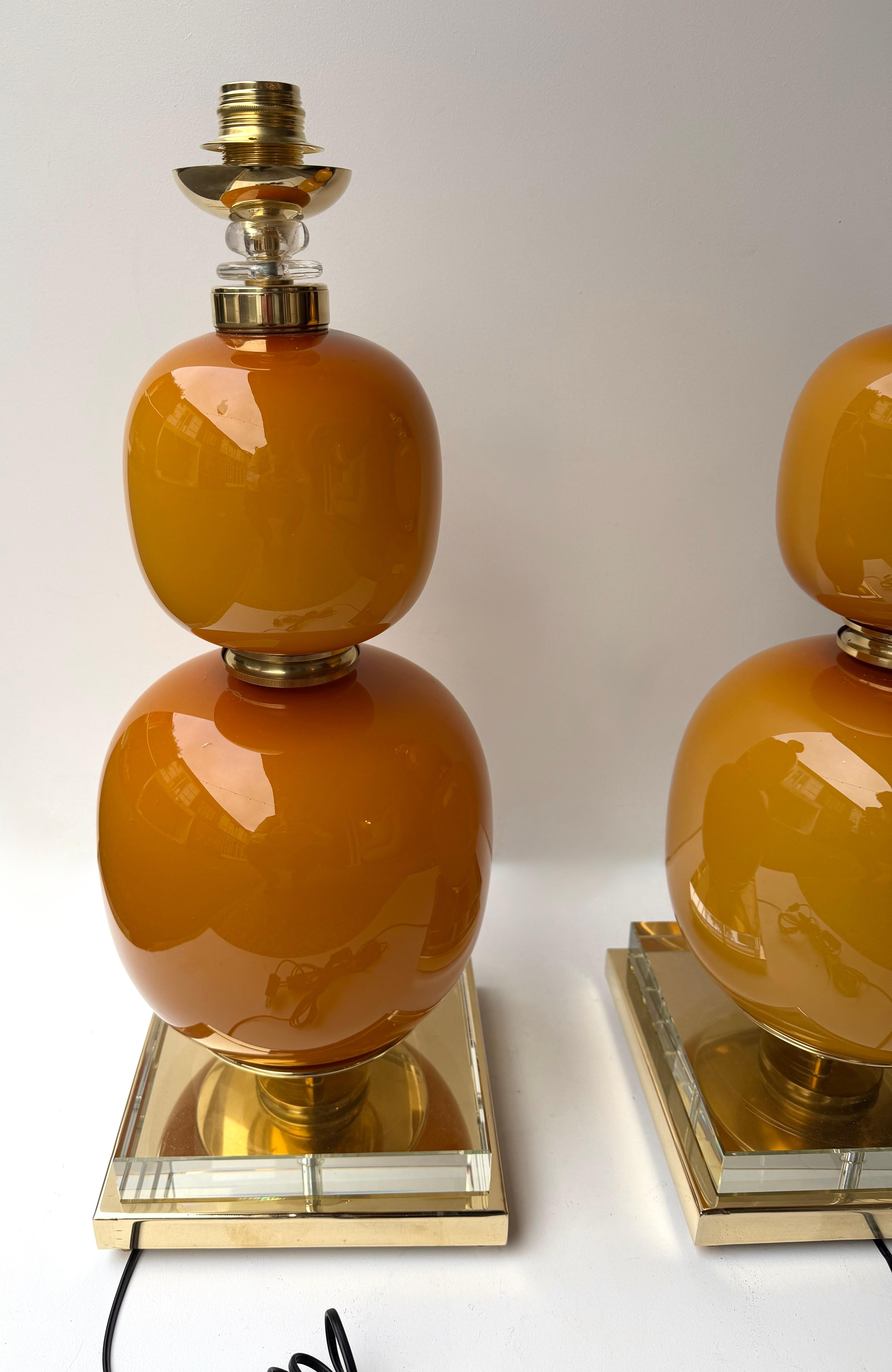 Pareja Contemporánea de Lámparas de Latón y Cristal de Murano Naranja, Italia en Nuevo estado para la venta en SAINT-OUEN, FR