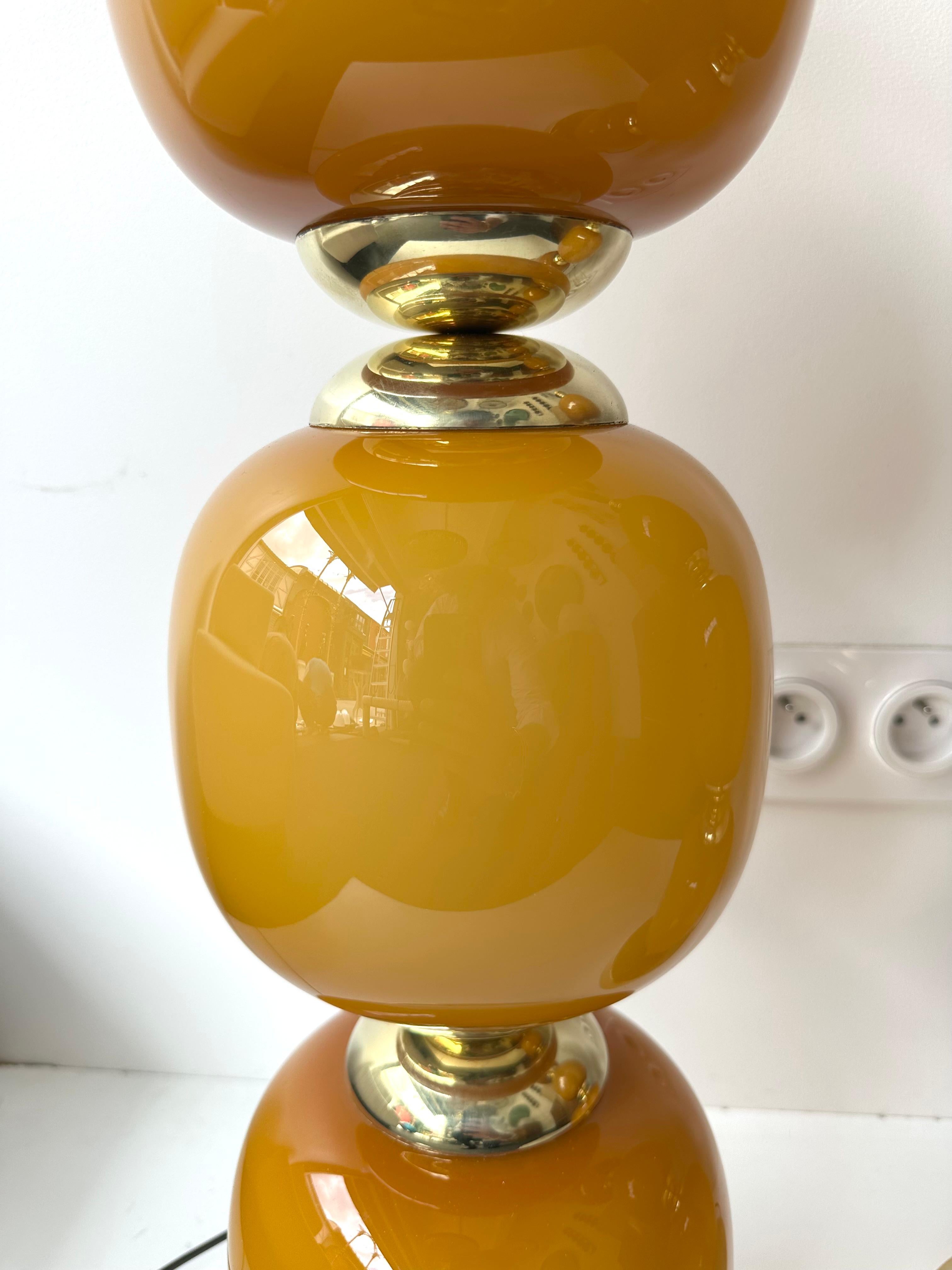 Paire contemporaine de lampes à ampoules en laiton et verre de Murano orange, Italie en vente 1