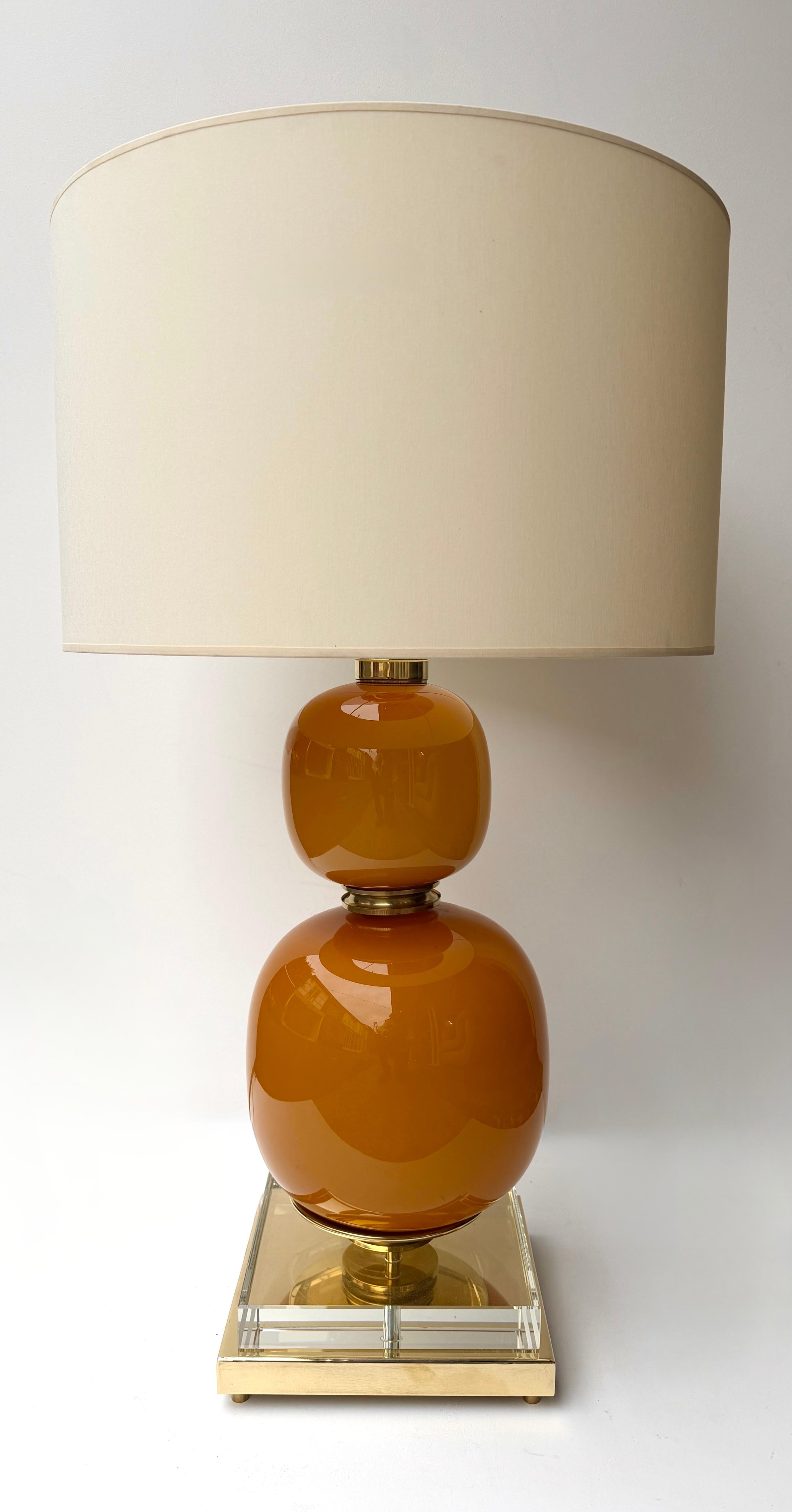 Pareja Contemporánea de Lámparas de Latón y Cristal de Murano Naranja, Italia en venta 2