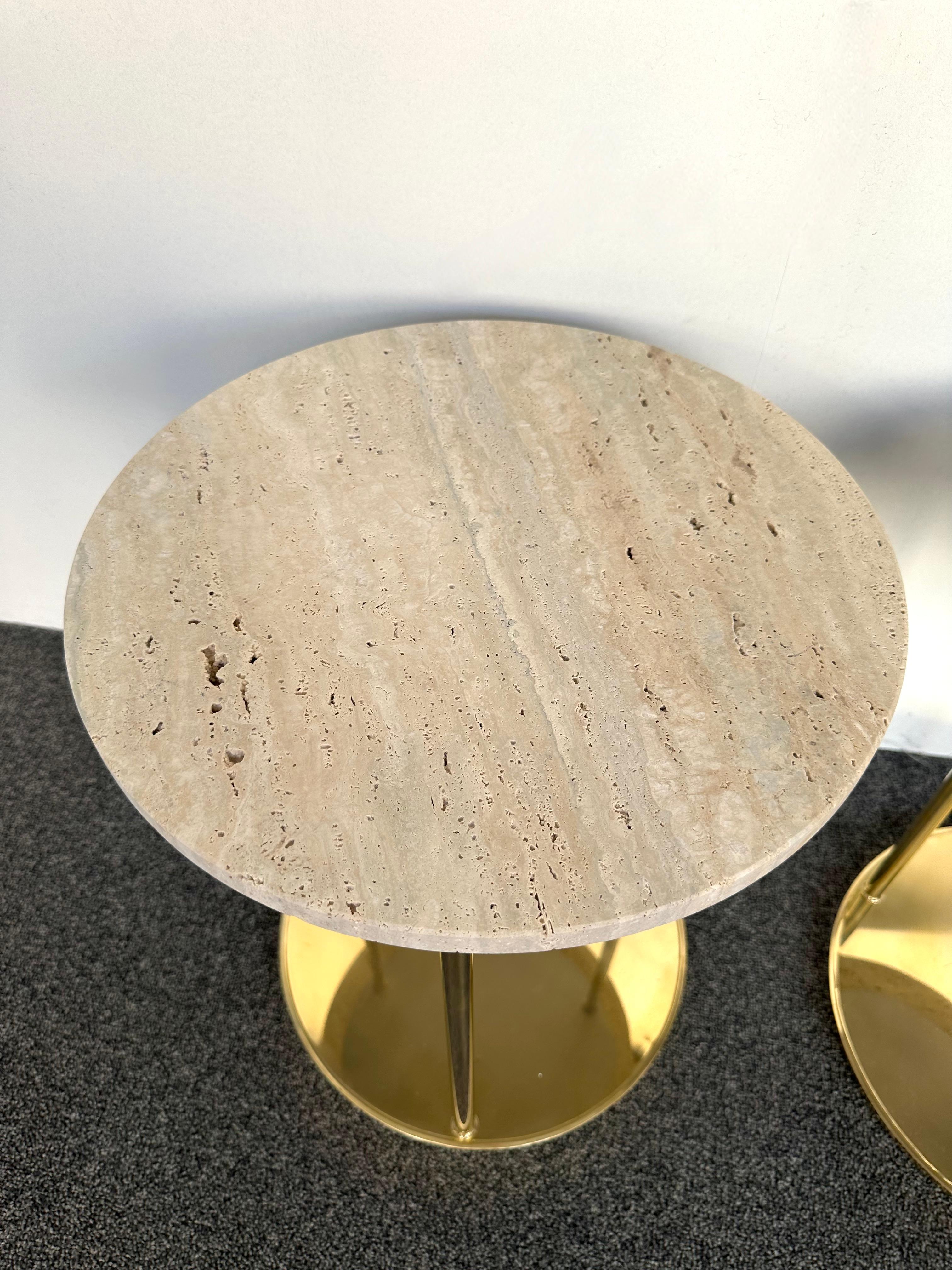 Contemporary Pair of Brass and Travertine Side Tables, Italy For Sale 3