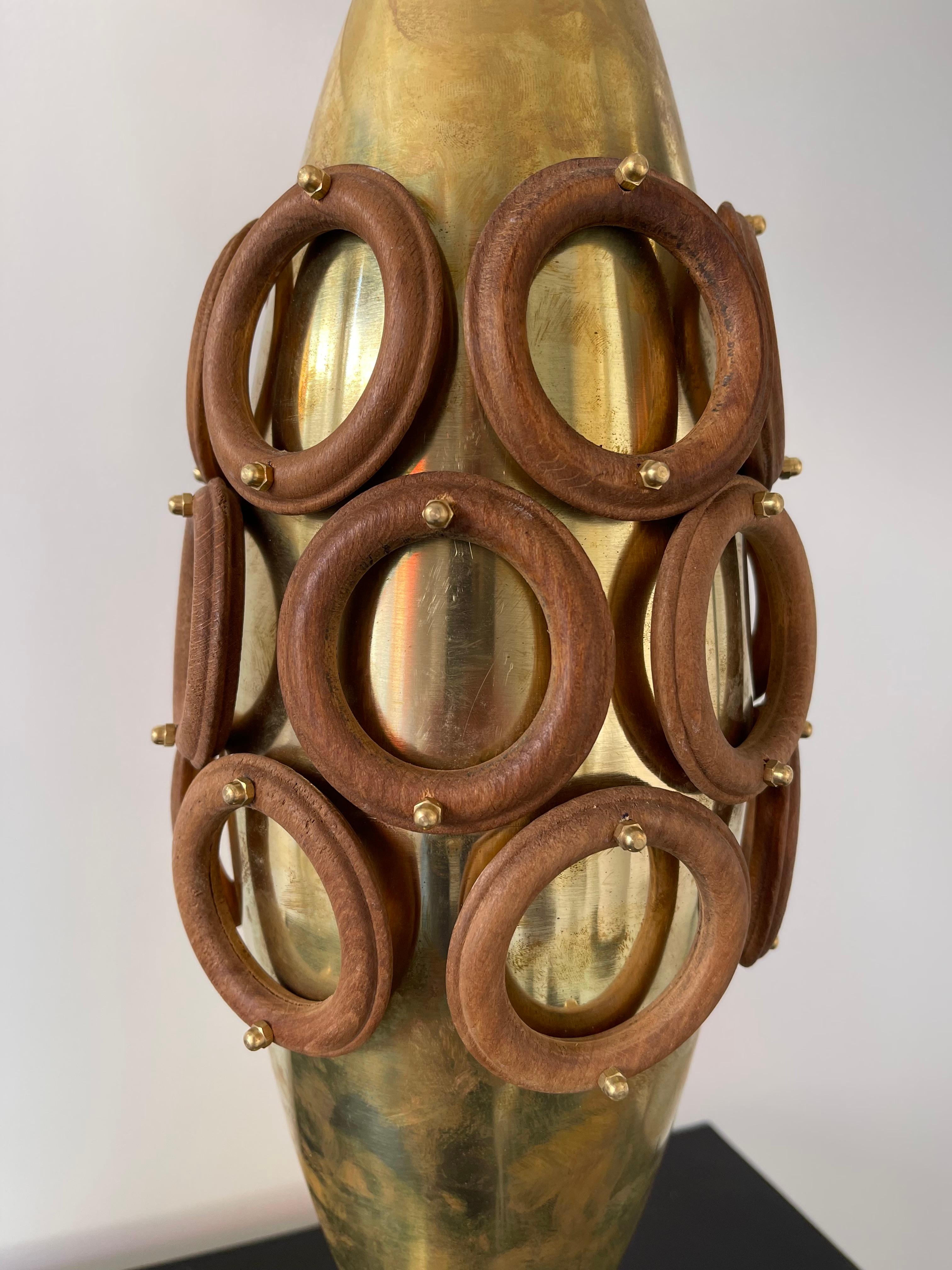 Contemporary Pair of Brass and Wood Rings Lamps, Italy For Sale 5