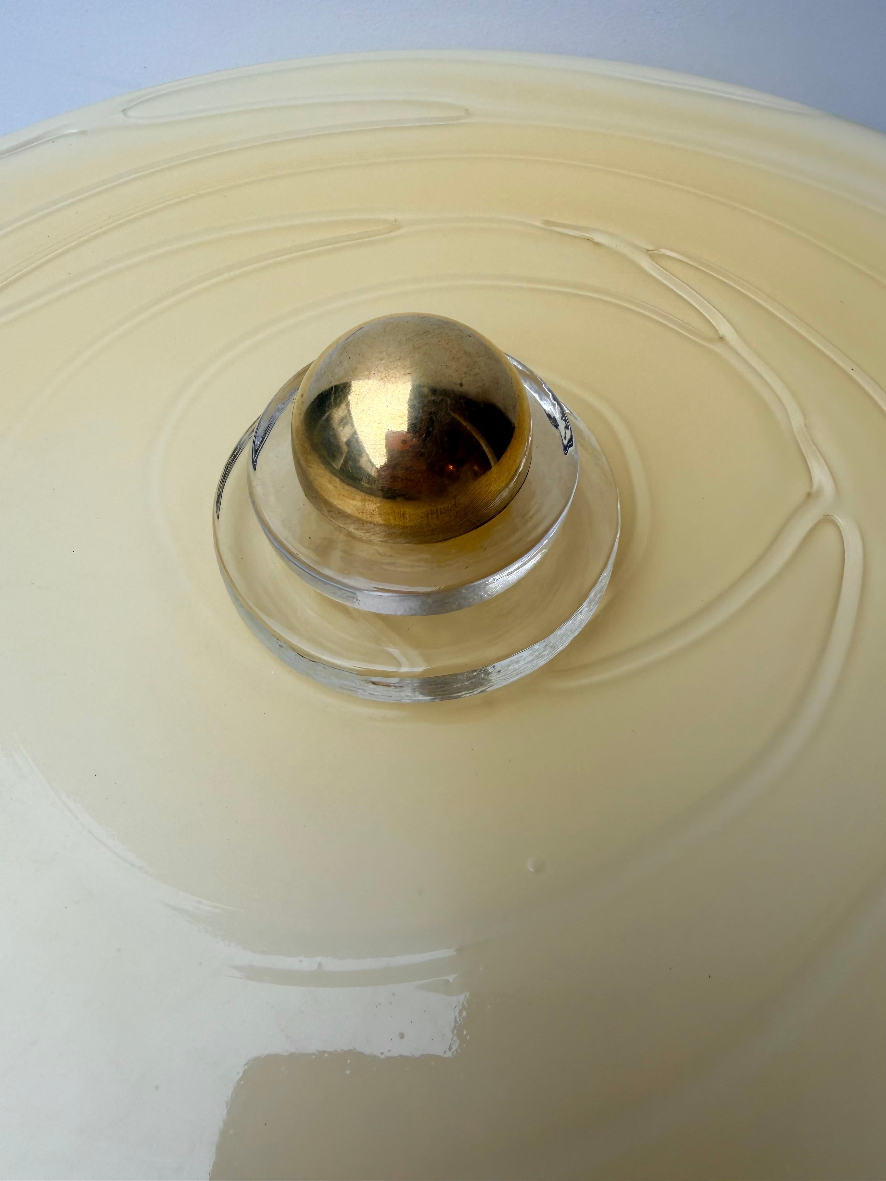 Contemporary Pair of Brass and Yellow Murano Glass Giro Lamps, Italy For Sale 2