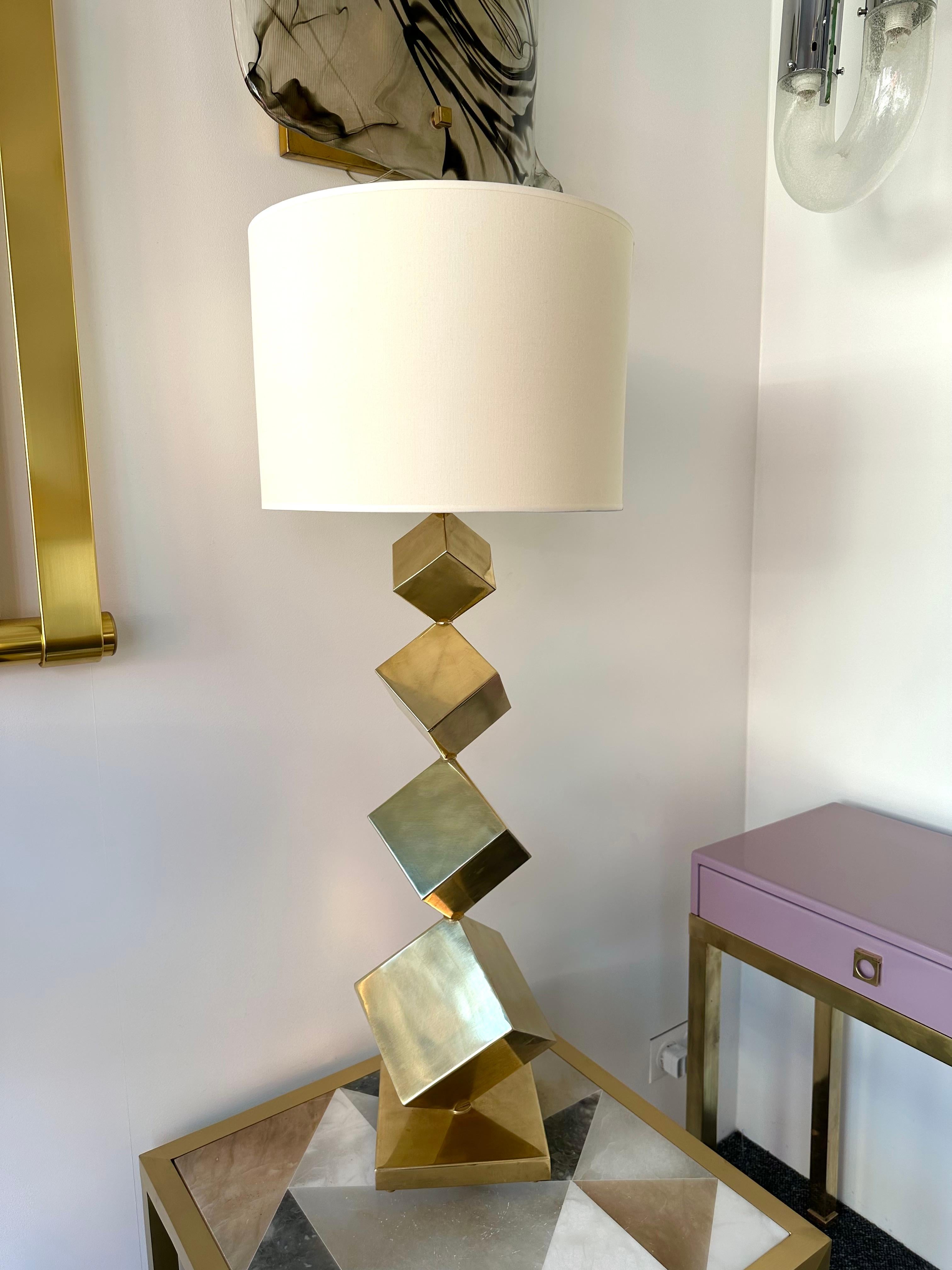 Pair of table or bedside brass dice cube column lamps. Contemporary work from a small italian artisanal workshop in a Mid-Century Modern Space Age Hollywood Regency mood.

Demo shades are not included
Measurements in description with demo
