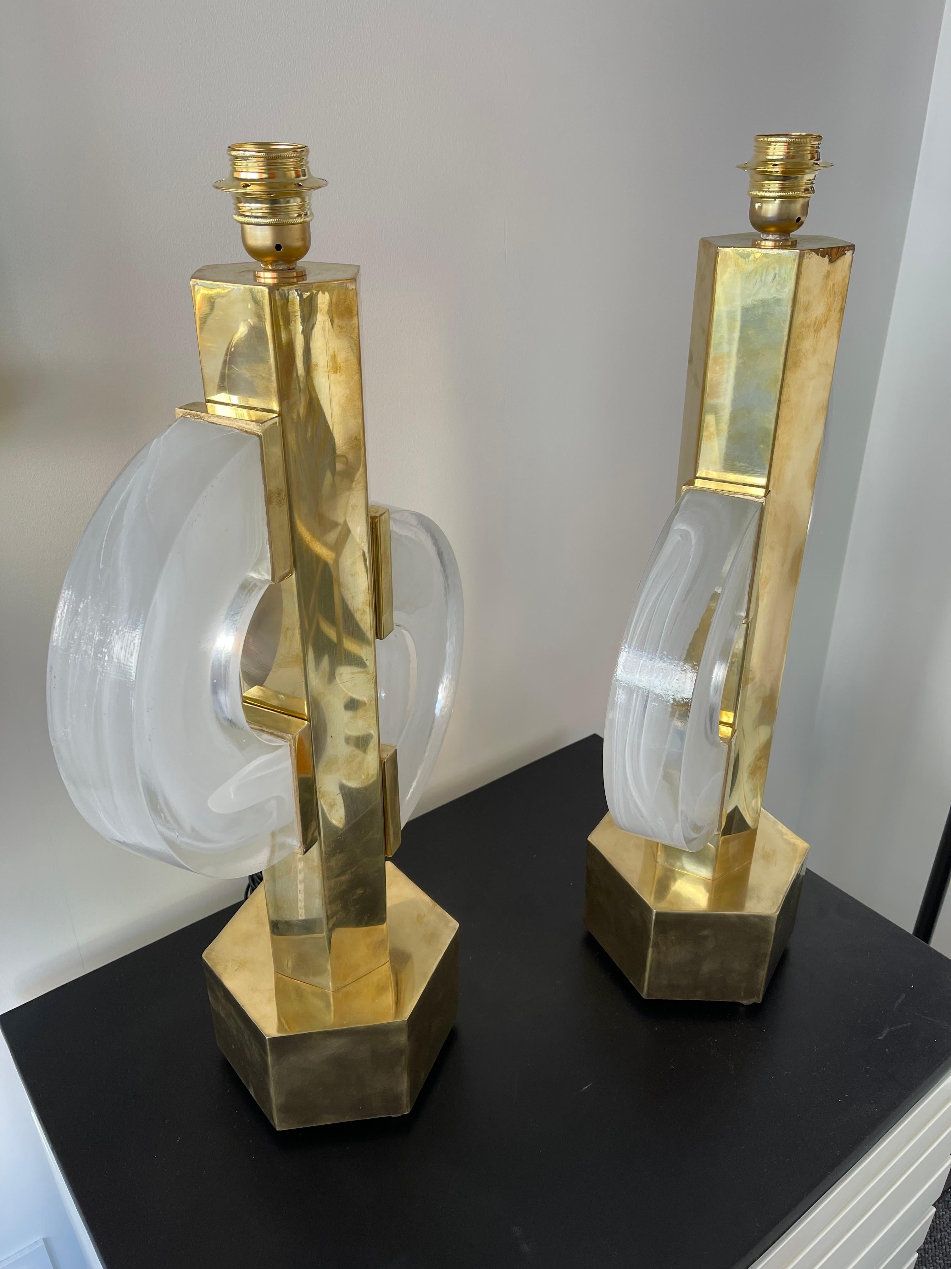 Contemporary Pair of Brass Double C Murano Glass Lamps, Italy For Sale 5