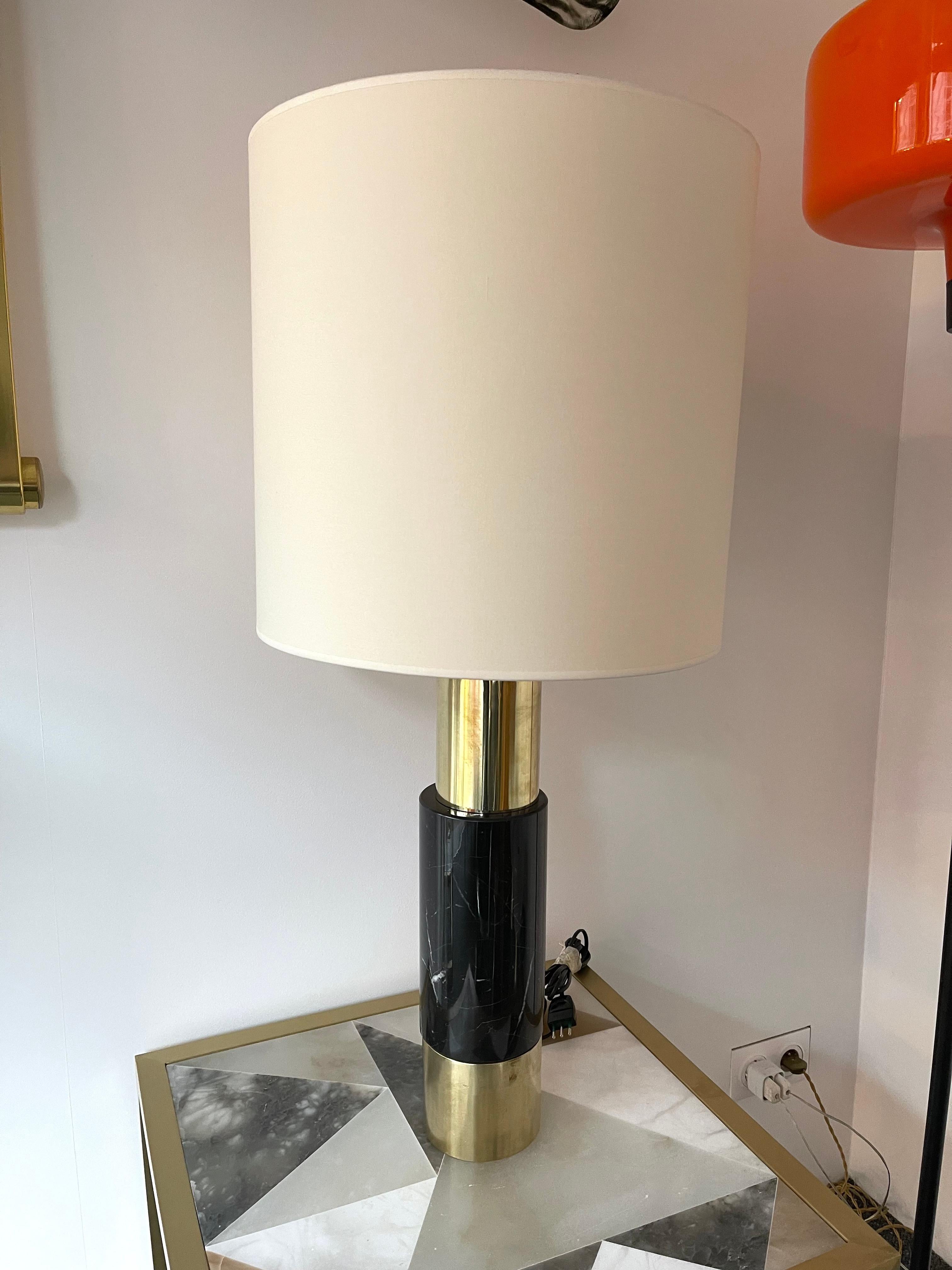 Contemporary Pair of Brass Lamps Black Marble, Italy In New Condition For Sale In SAINT-OUEN, FR