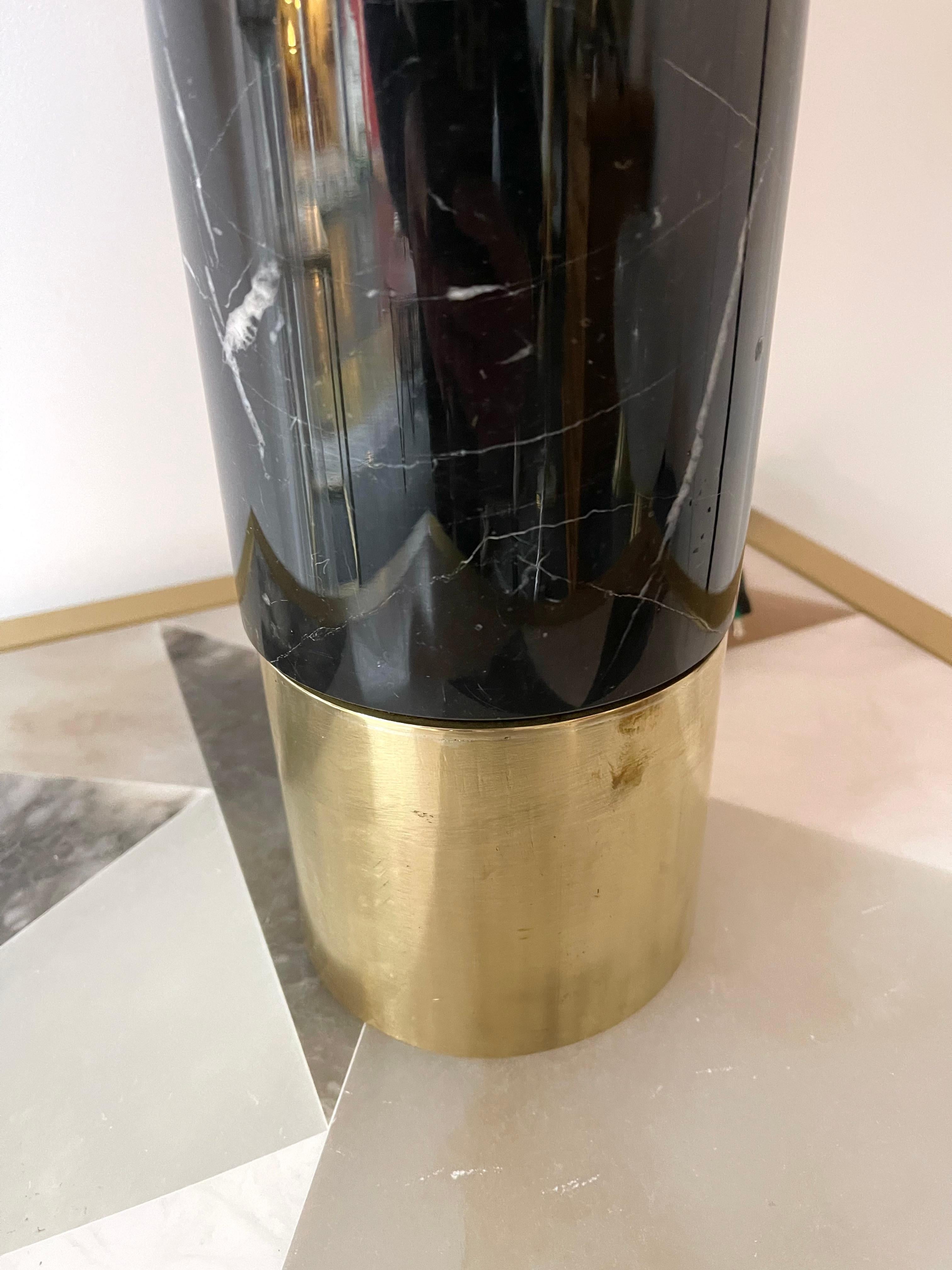 XXIe siècle et contemporain Paire de lampes contemporaines en laiton et marbre noir, Italie en vente
