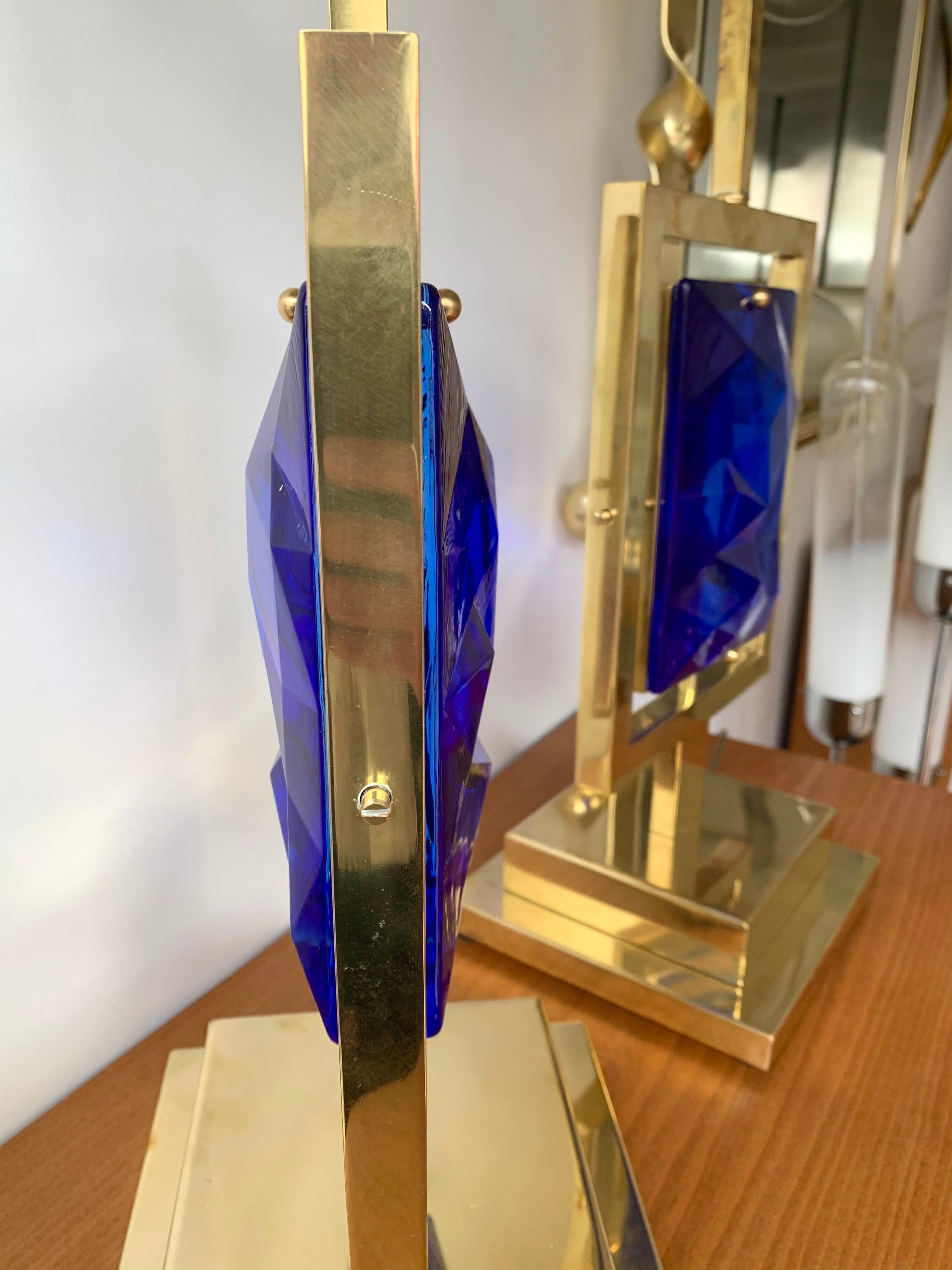 Contemporary Paar Messinglampen Blaues Murano Glas, Italien im Angebot 4