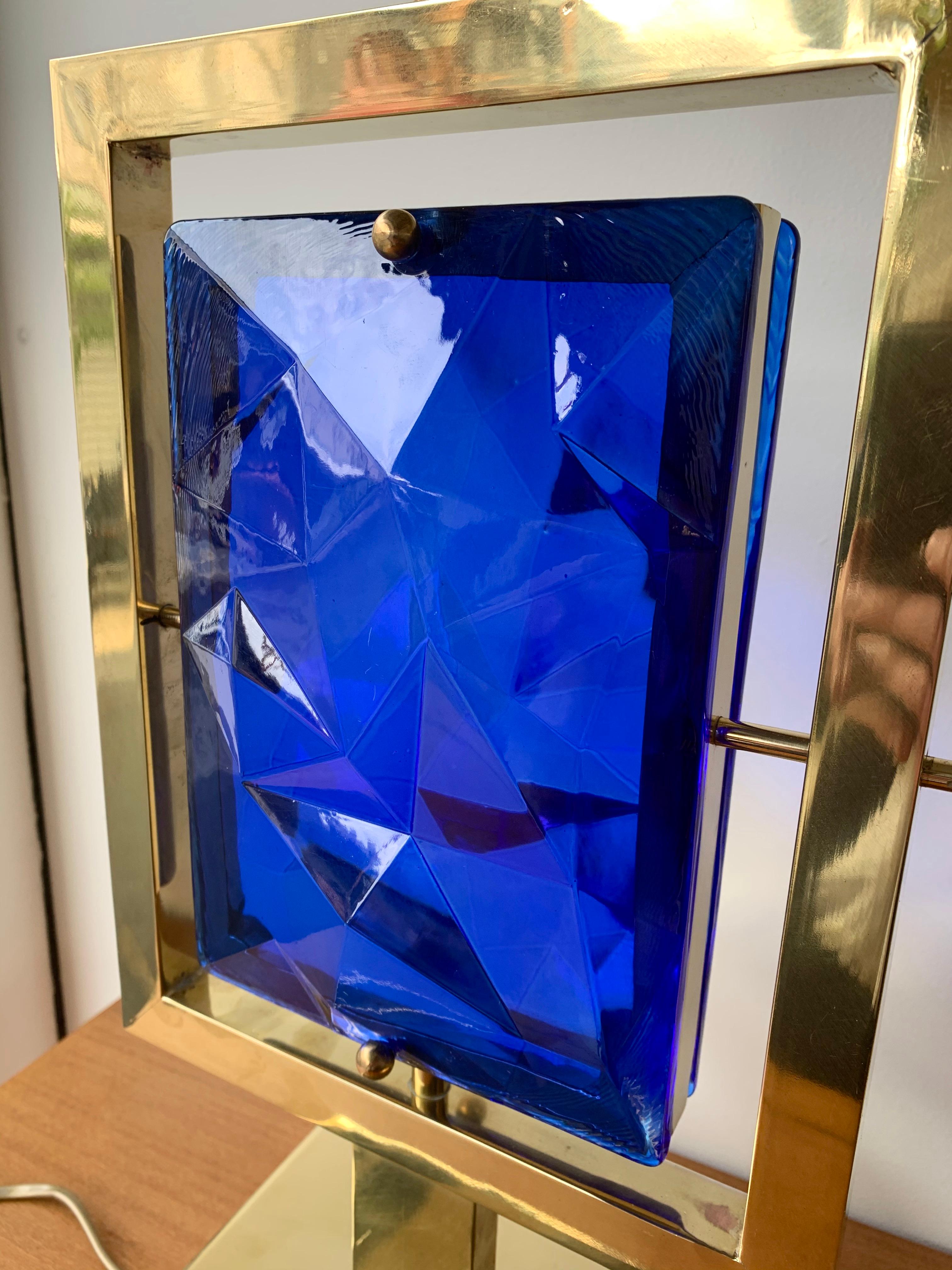 Contemporary Paar Messinglampen Blaues Murano Glas, Italien im Angebot 1