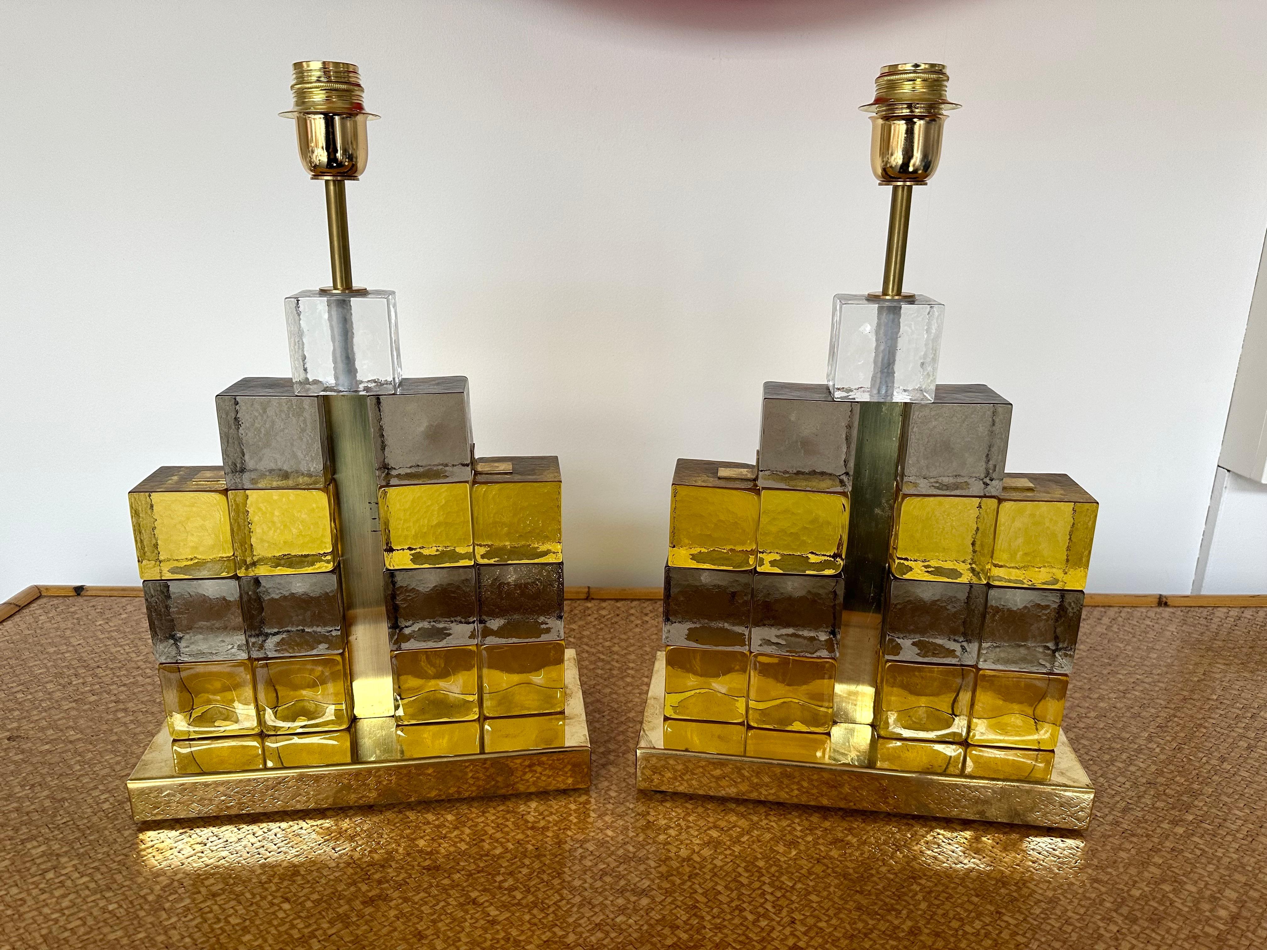Contemporary Pair of Brass Lamps Cube Murano Glass Construction, Italy For Sale 6