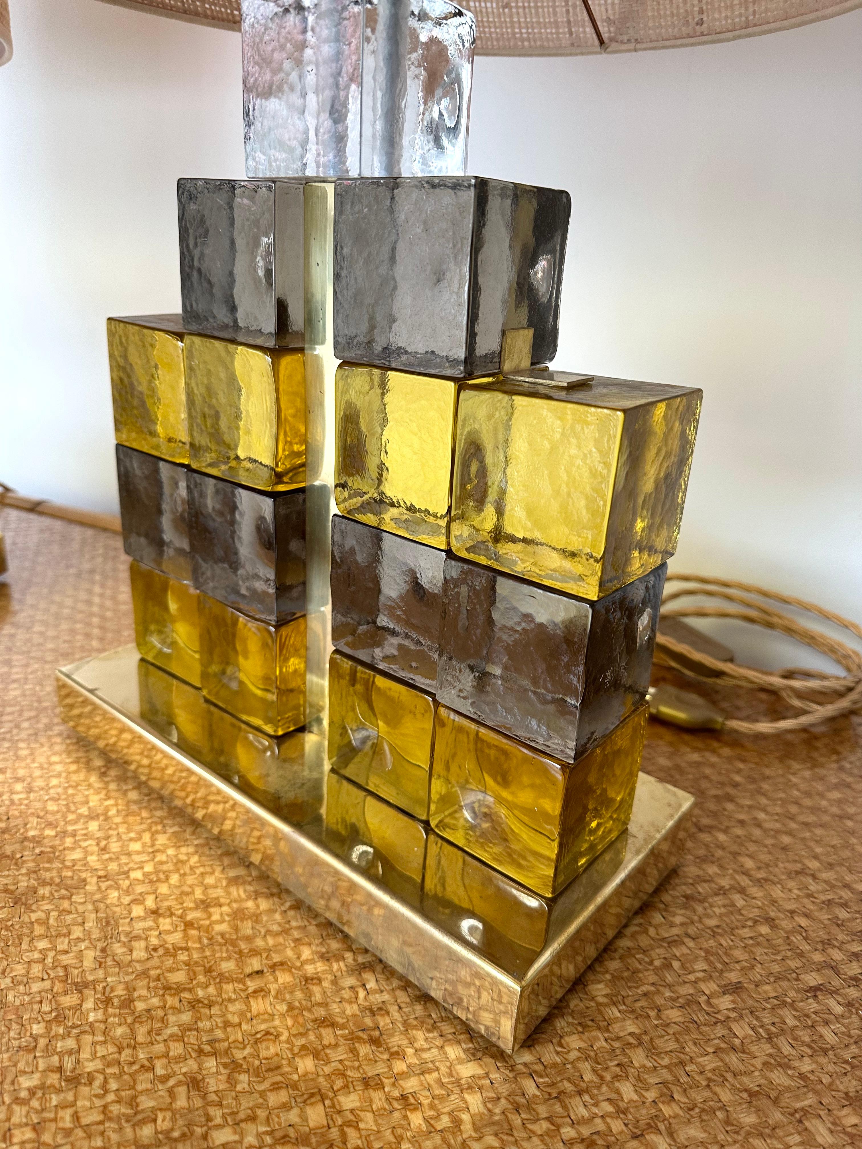 Contemporary Pair of Brass Lamps Cube Murano Glass Construction, Italy In Good Condition For Sale In SAINT-OUEN, FR