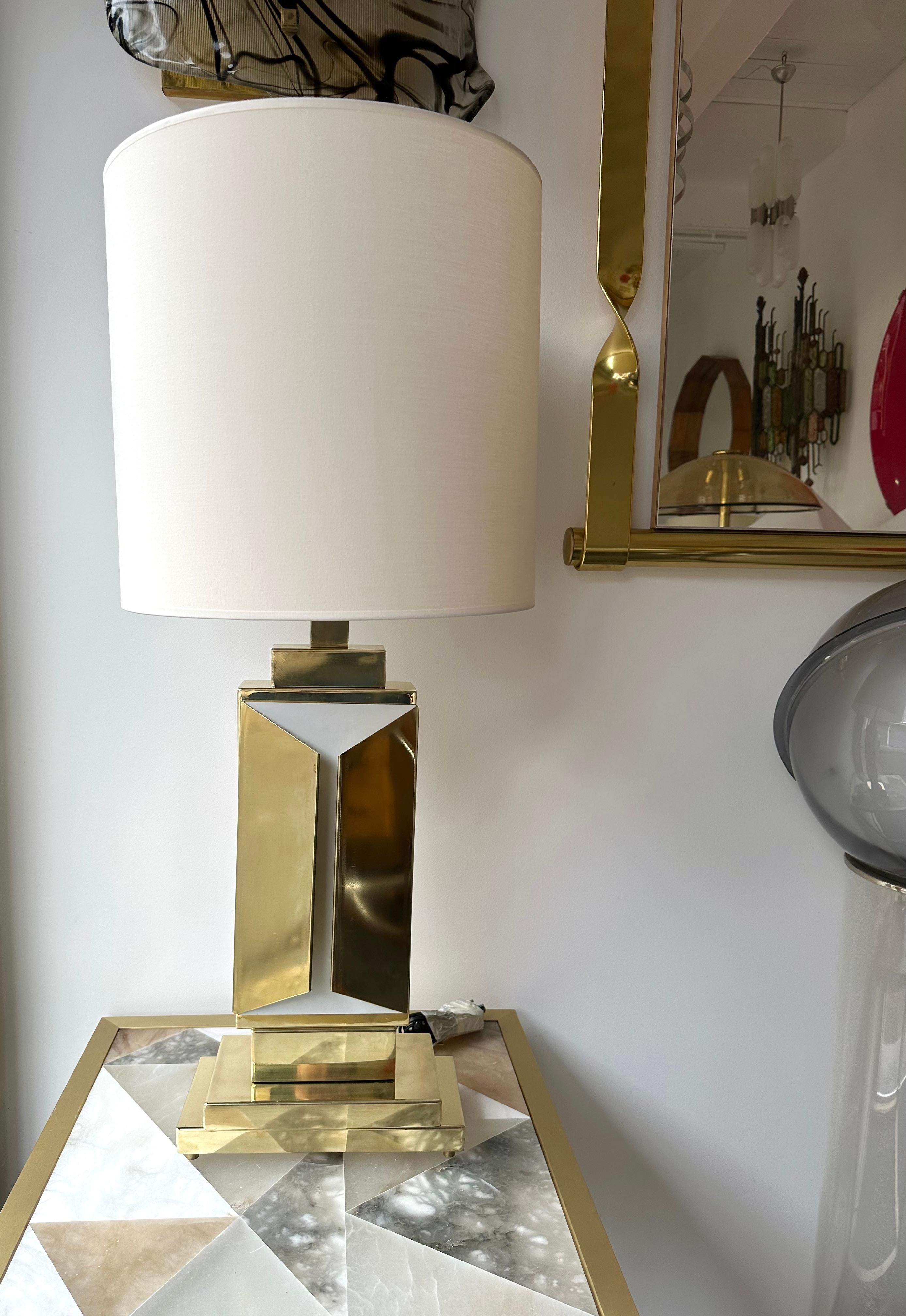 Paire de lampes contemporaines en laiton, Italie Excellent état - En vente à SAINT-OUEN, FR