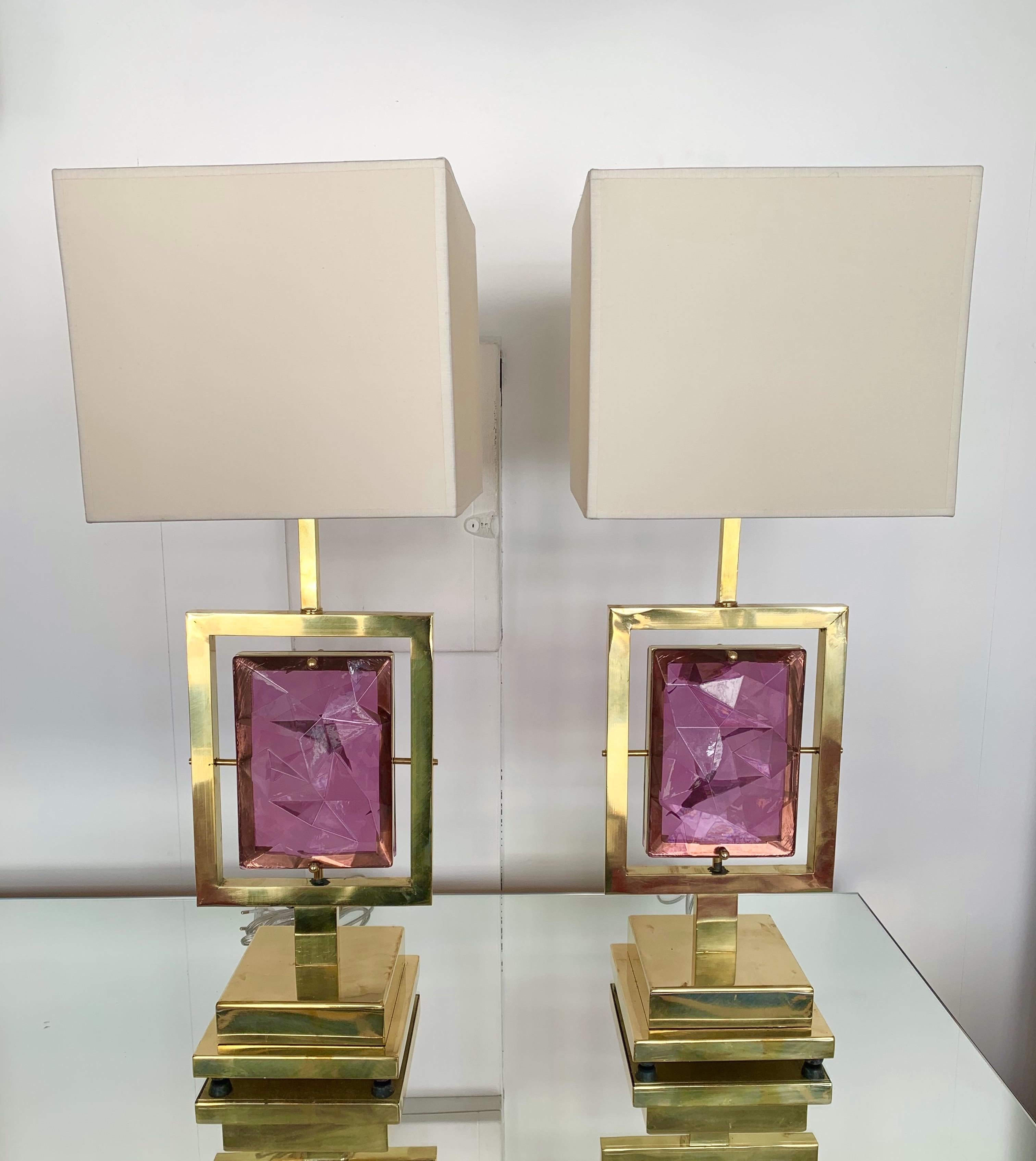 Zeitgenössisches Paar Messinglampen Muranoglas:: Italien (Moderne der Mitte des Jahrhunderts) im Angebot