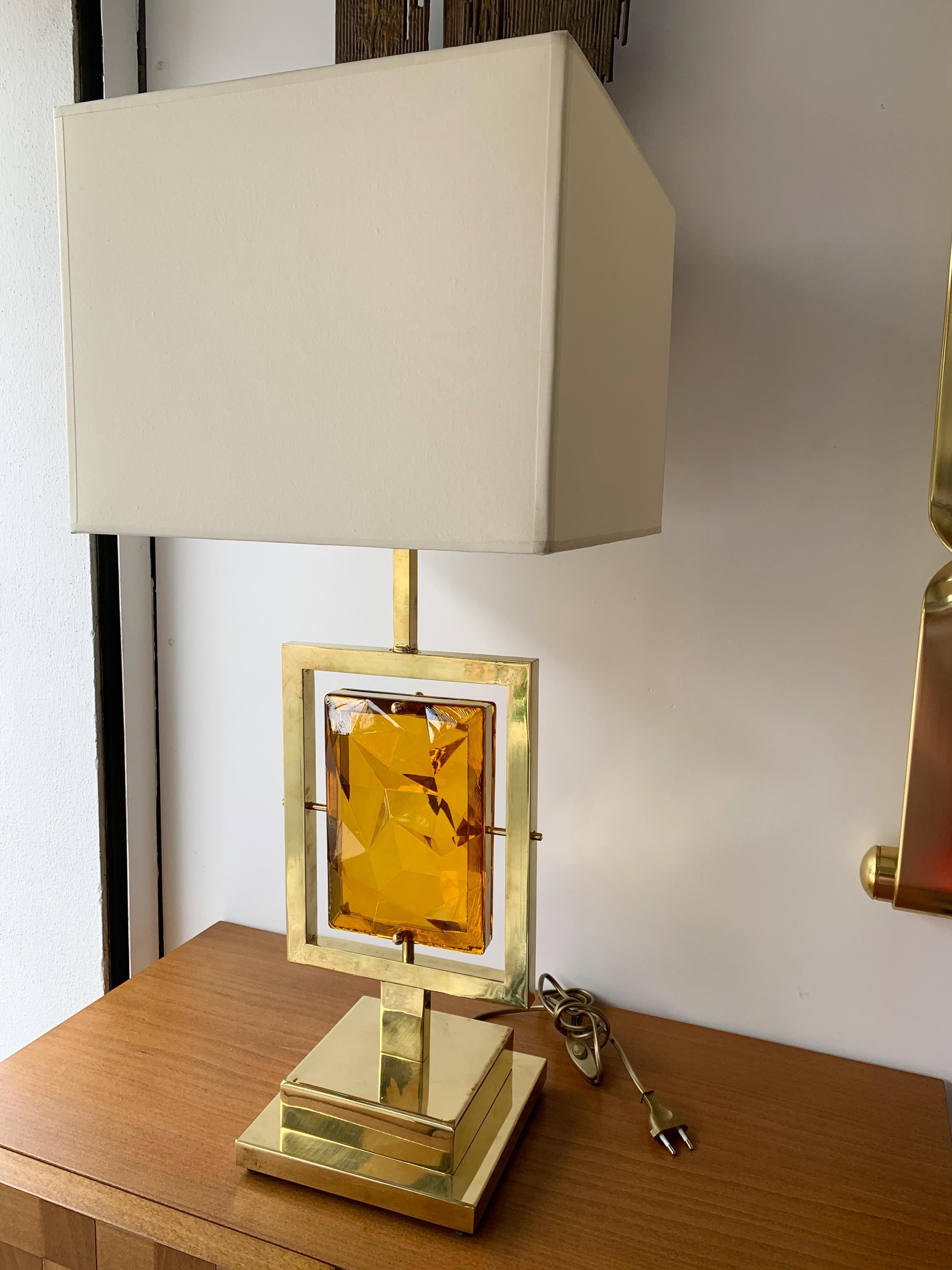 italien Paire de lampes contemporaines en laiton, verre de Murano, Italie en vente