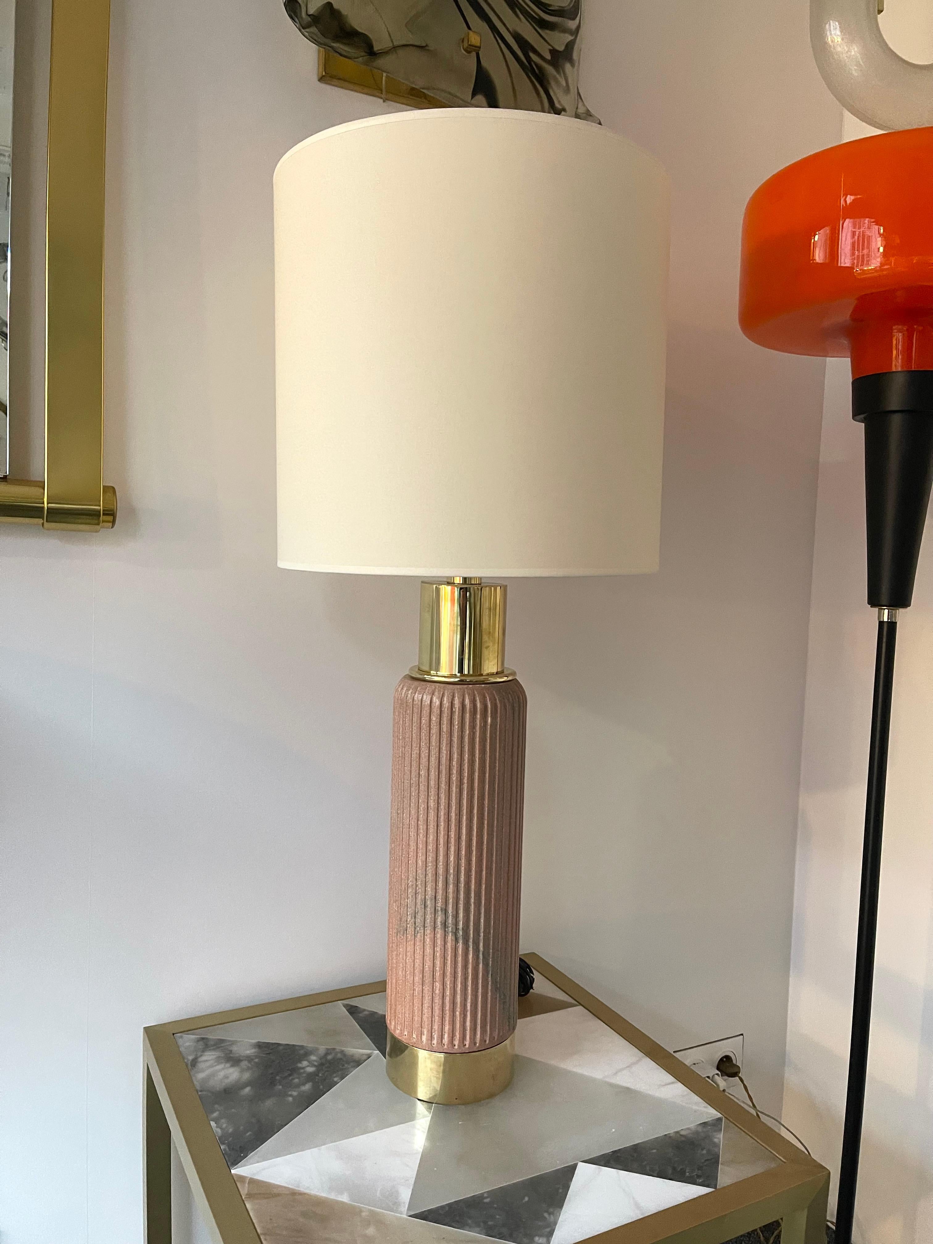 Contemporary Pair of Brass Lamps Pink Granite Stone, Italy For Sale 5