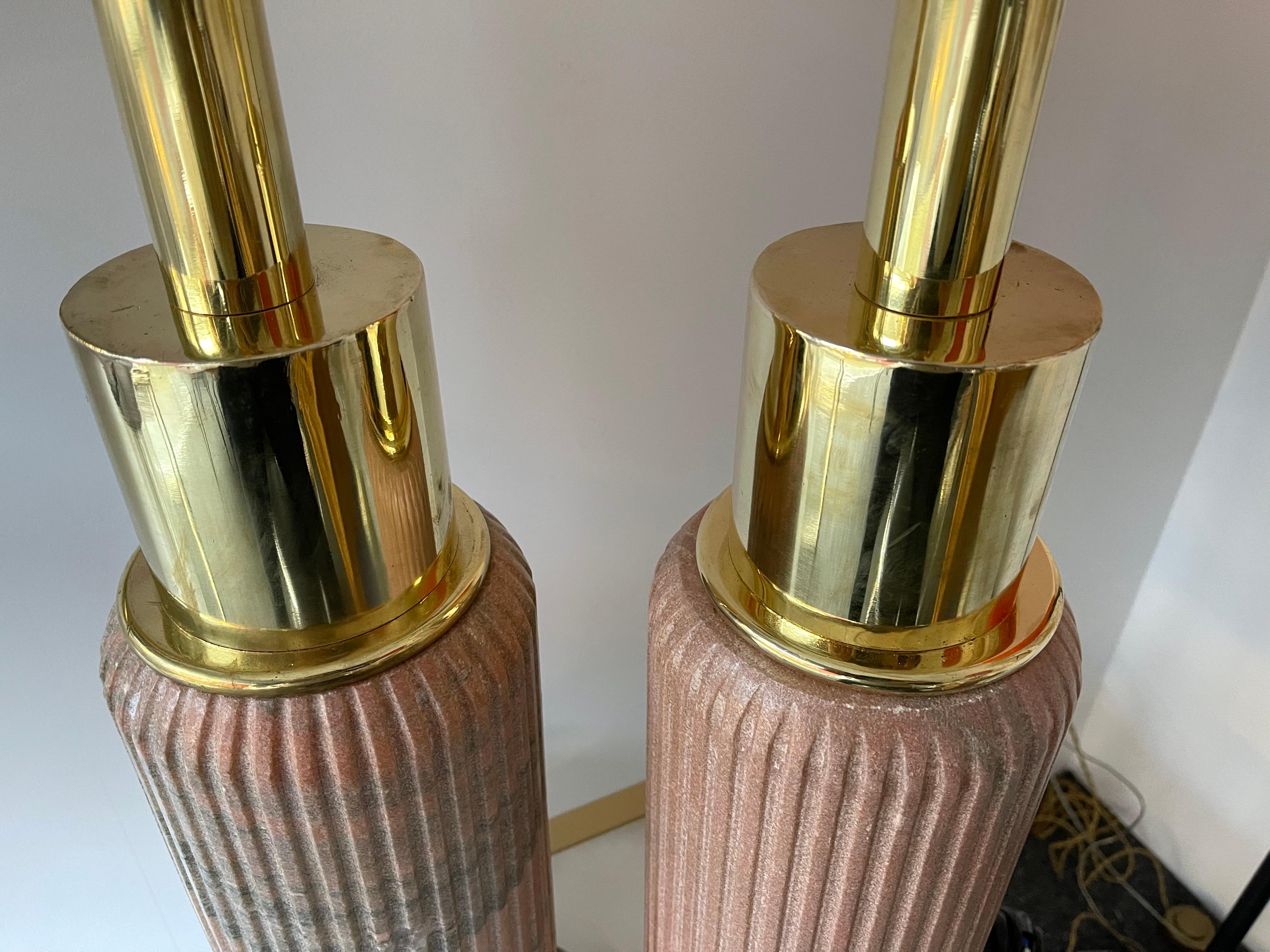 Contemporary Pair of Brass Lamps Pink Granite Stone, Italy For Sale 1